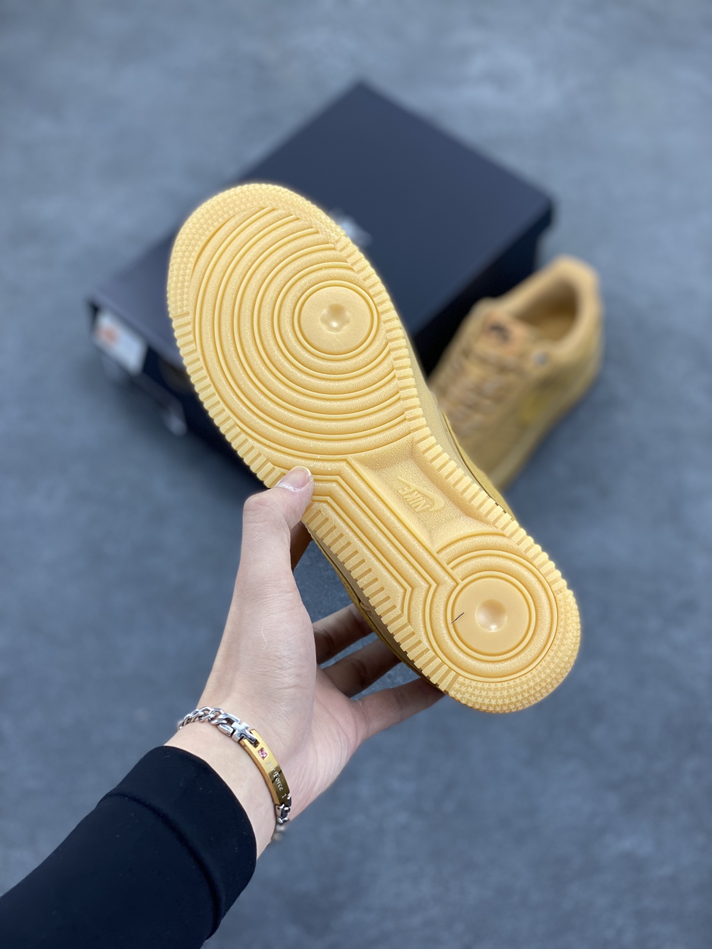 图片[5]-福利特价 Air Force 1 Low 07 LV8”Wheat / Flax“小麦空军一号低帮 小麦色牛巴革打造鞋面 生胶鞋底与鞋面风格协调一致 搭配同色系尼龙鞋带 侧身皮质Swoosh Logo进一步体现两双鞋的独特魅力 货号：CJ9179-200 尺码：36 36.5 37.5 38 38.5 39 40 40.5 41 42 42.5 43 44 44.5 45-选品中心