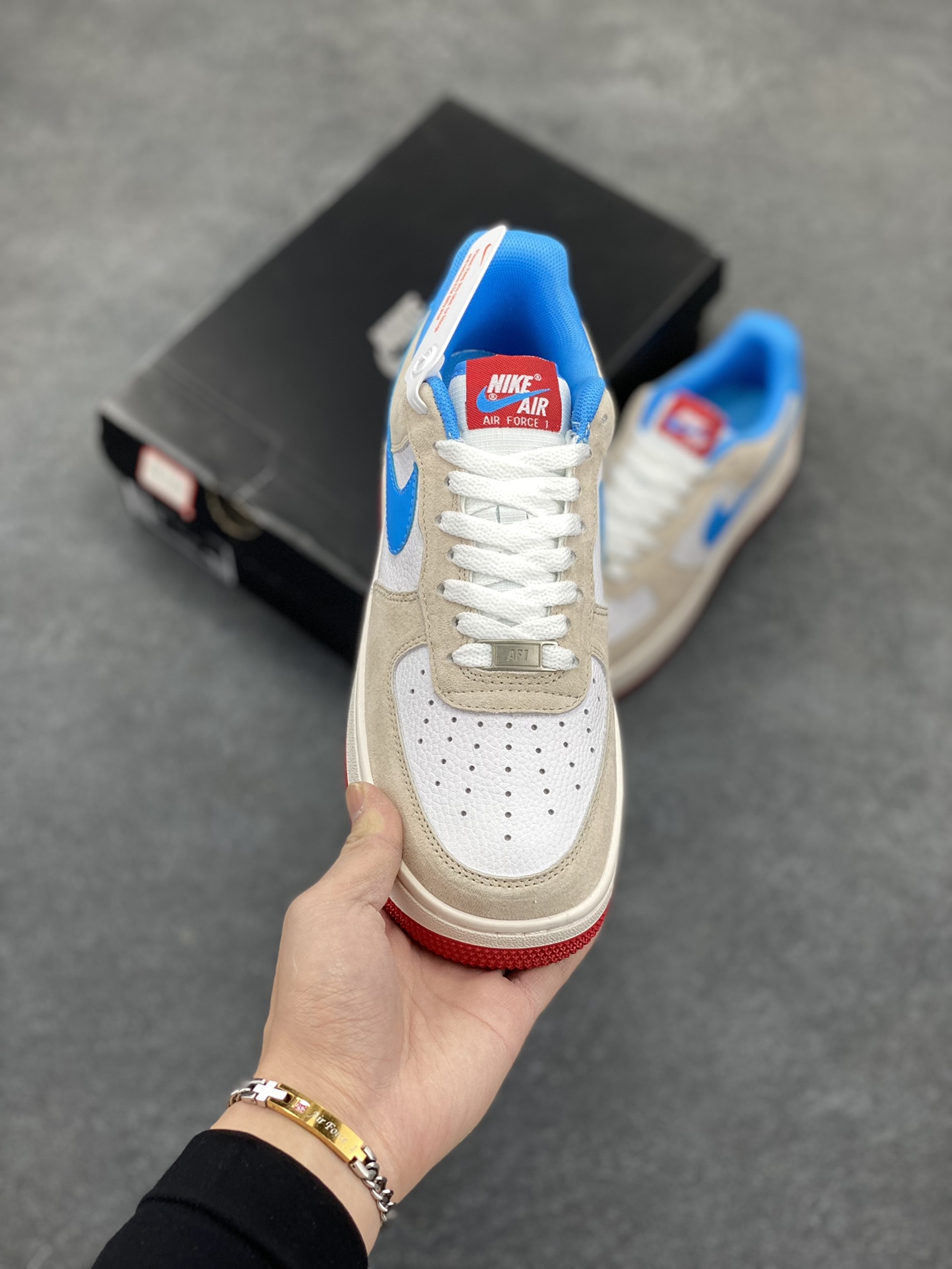 图片[2]-Nike Air Force 1 Low 空军一号低帮百搭休闲运动板鞋。柔软、弹性十足的缓震性能和出色的中底设计，横跨复古与现代的外型结合，造就出风靡全球三十多年的Force 1，直到今天还深受青睐。 货号：HQ3618-113 尺码：36 36.5 37.5 38 38.5 39 40 40.5 41 42 42.5 43 44 44.5 45-选品中心