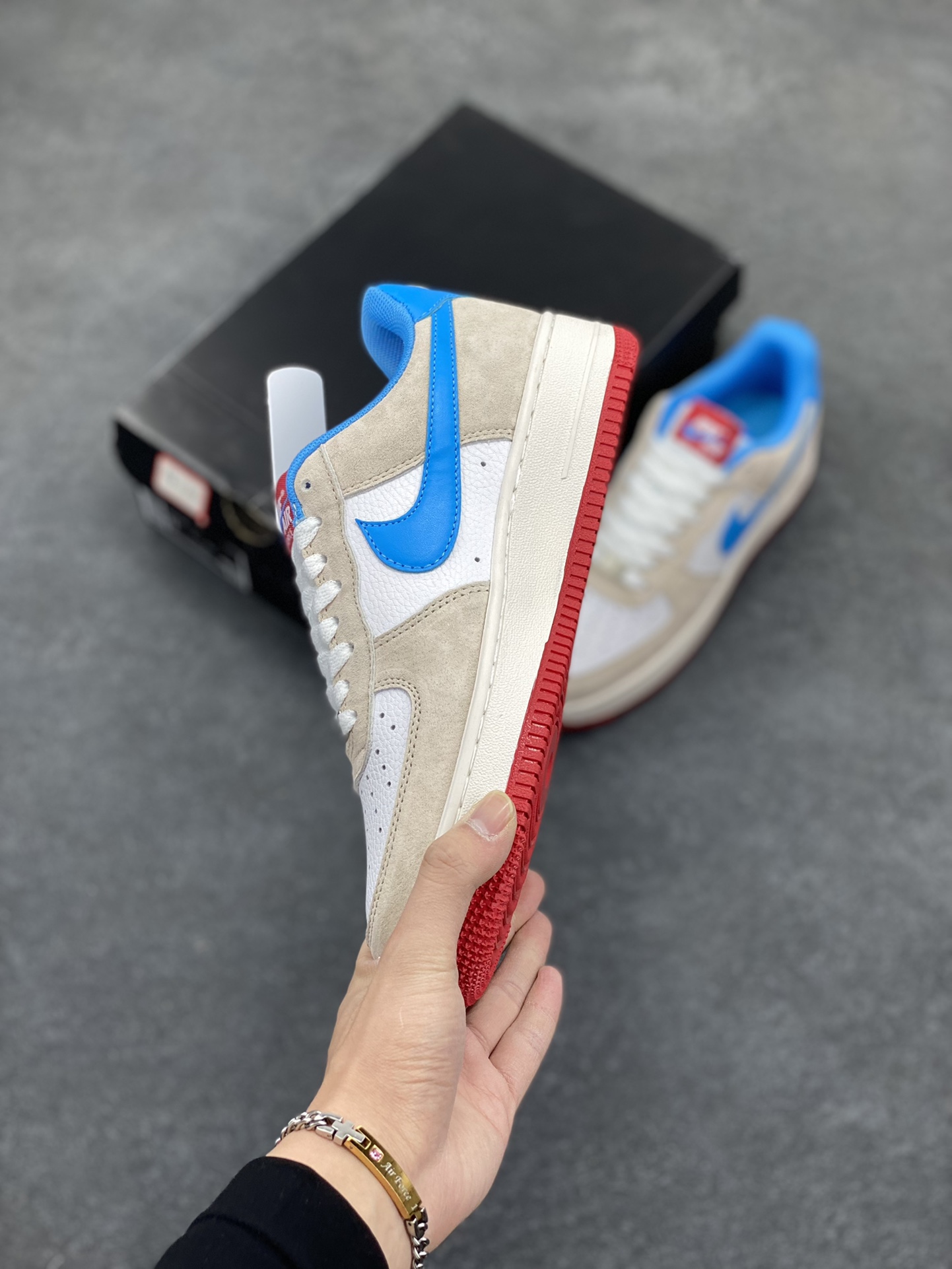 图片[3]-Nike Air Force 1 Low 空军一号低帮百搭休闲运动板鞋。柔软、弹性十足的缓震性能和出色的中底设计，横跨复古与现代的外型结合，造就出风靡全球三十多年的Force 1，直到今天还深受青睐。 货号：HQ3618-113 尺码：36 36.5 37.5 38 38.5 39 40 40.5 41 42 42.5 43 44 44.5 45-选品中心