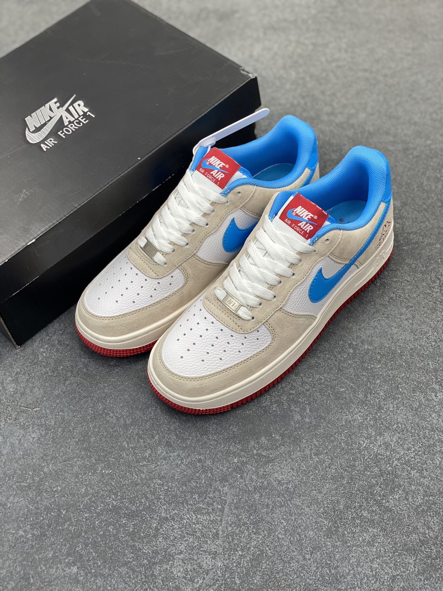 图片[8]-Nike Air Force 1 Low 空军一号低帮百搭休闲运动板鞋。柔软、弹性十足的缓震性能和出色的中底设计，横跨复古与现代的外型结合，造就出风靡全球三十多年的Force 1，直到今天还深受青睐。 货号：HQ3618-113 尺码：36 36.5 37.5 38 38.5 39 40 40.5 41 42 42.5 43 44 44.5 45-选品中心