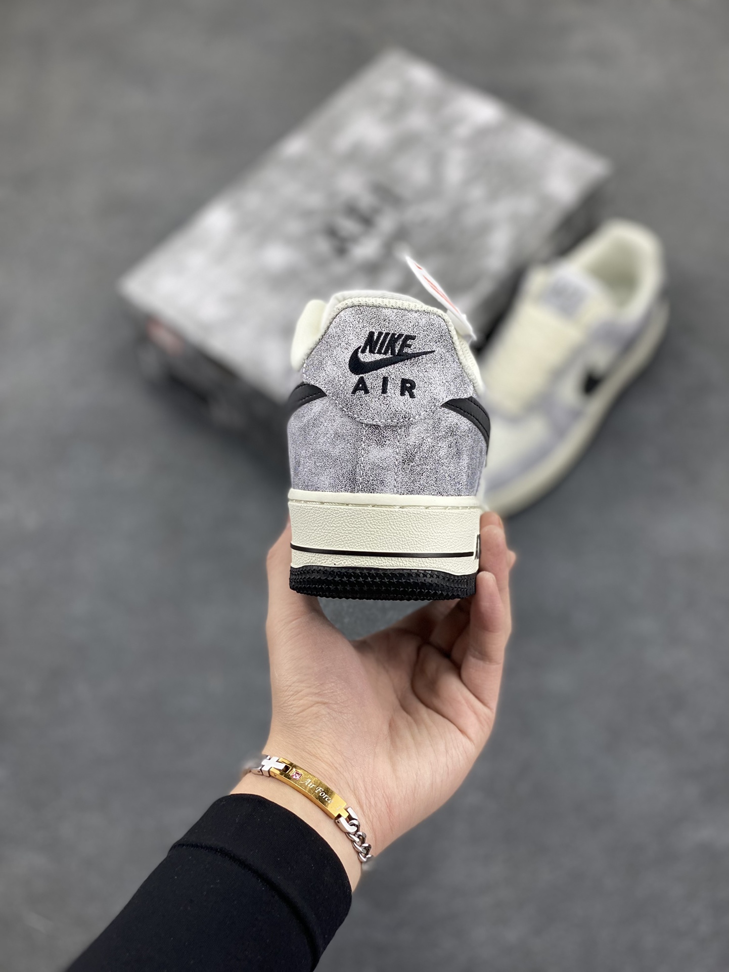 图片[4]-Nike Air Force 1 Low ’07 岩石黑色 空军一号低帮休闲板鞋 原厂定制皮料 定制鞋盒 3M反光 原楦原纸板 纯正版型 正品NFC感应芯片 高清洁度 内置全掌气垫 货号：YY6938-365 尺码：36 36.5 37.5 38 38.5 39 40 40.5 41 42 42.5 43 44 44.5 45-选品中心