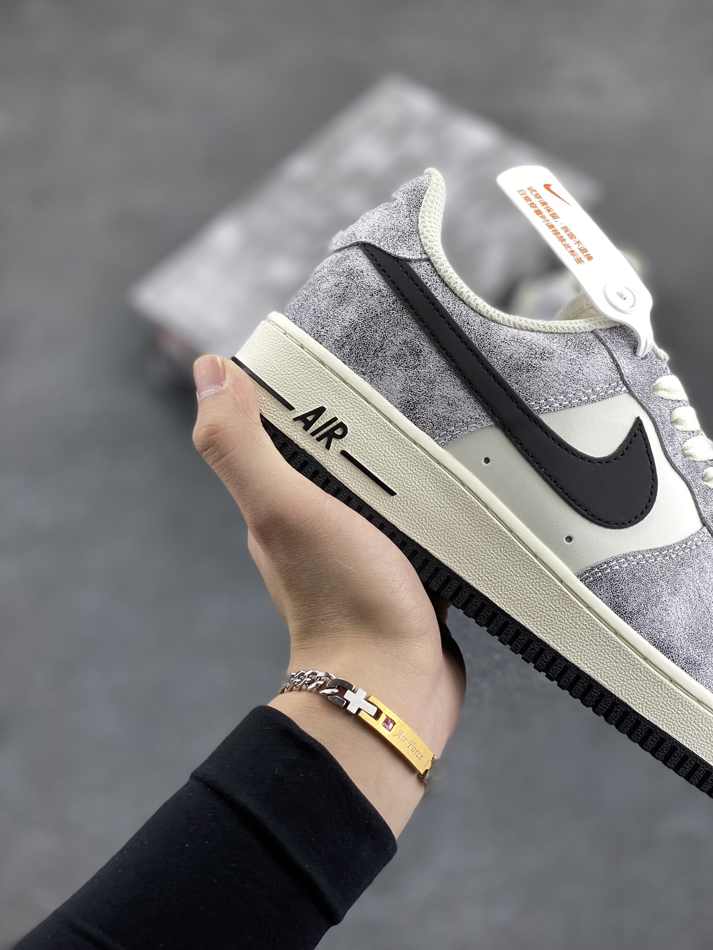 图片[6]-Nike Air Force 1 Low ’07 岩石黑色 空军一号低帮休闲板鞋 原厂定制皮料 定制鞋盒 3M反光 原楦原纸板 纯正版型 正品NFC感应芯片 高清洁度 内置全掌气垫 货号：YY6938-365 尺码：36 36.5 37.5 38 38.5 39 40 40.5 41 42 42.5 43 44 44.5 45-选品中心