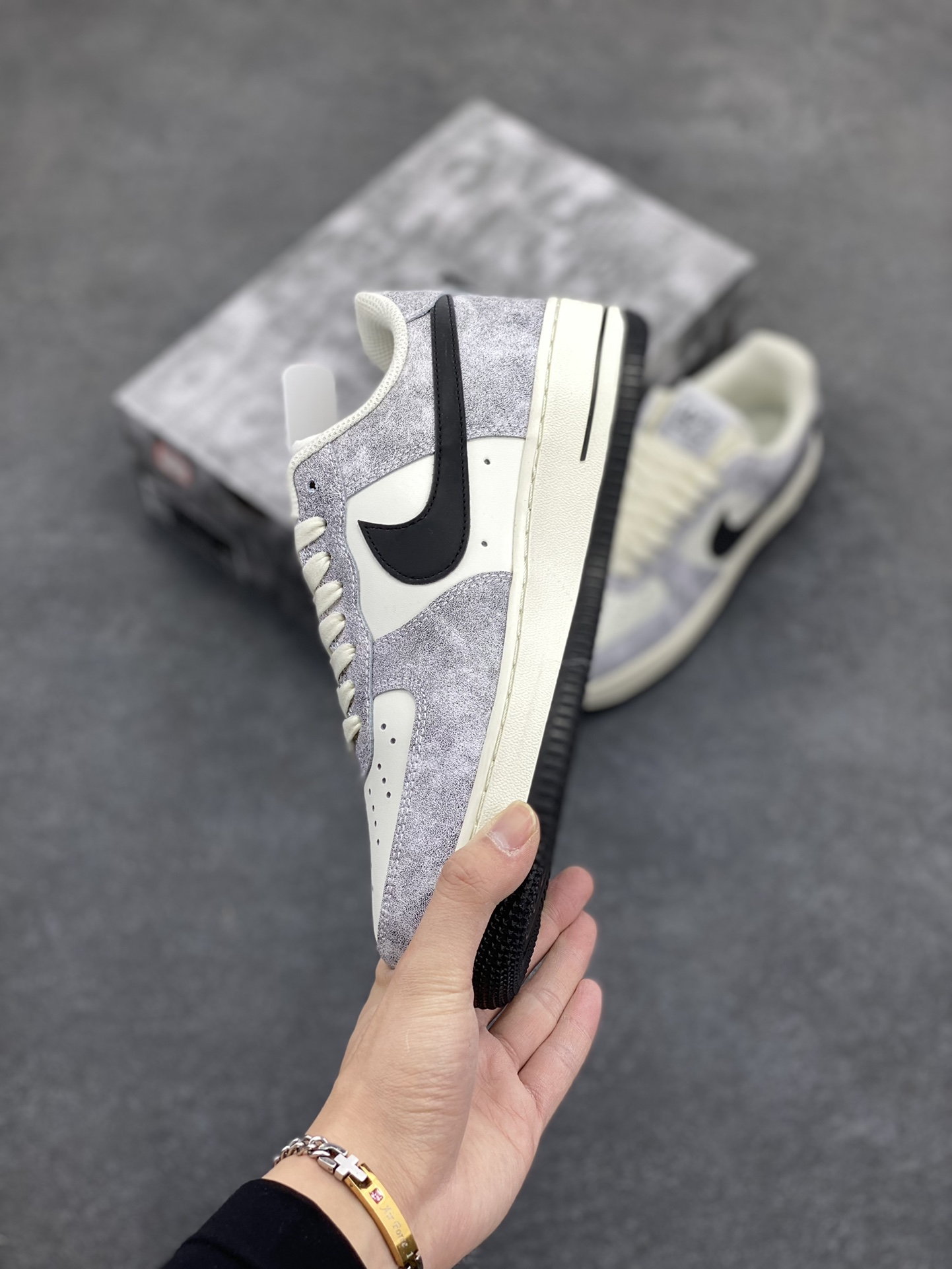 图片[3]-Nike Air Force 1 Low ’07 岩石黑色 空军一号低帮休闲板鞋 原厂定制皮料 定制鞋盒 3M反光 原楦原纸板 纯正版型 正品NFC感应芯片 高清洁度 内置全掌气垫 货号：YY6938-365 尺码：36 36.5 37.5 38 38.5 39 40 40.5 41 42 42.5 43 44 44.5 45-选品中心