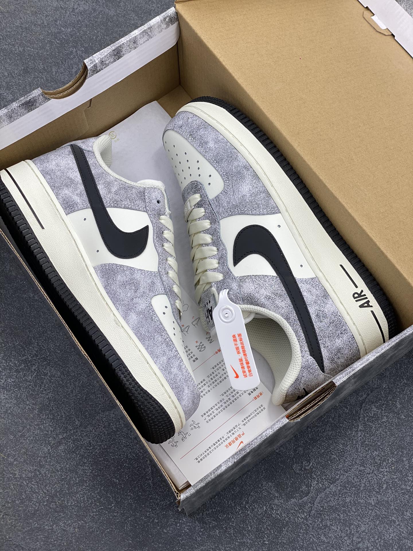 图片[9]-Nike Air Force 1 Low ’07 岩石黑色 空军一号低帮休闲板鞋 原厂定制皮料 定制鞋盒 3M反光 原楦原纸板 纯正版型 正品NFC感应芯片 高清洁度 内置全掌气垫 货号：YY6938-365 尺码：36 36.5 37.5 38 38.5 39 40 40.5 41 42 42.5 43 44 44.5 45-选品中心