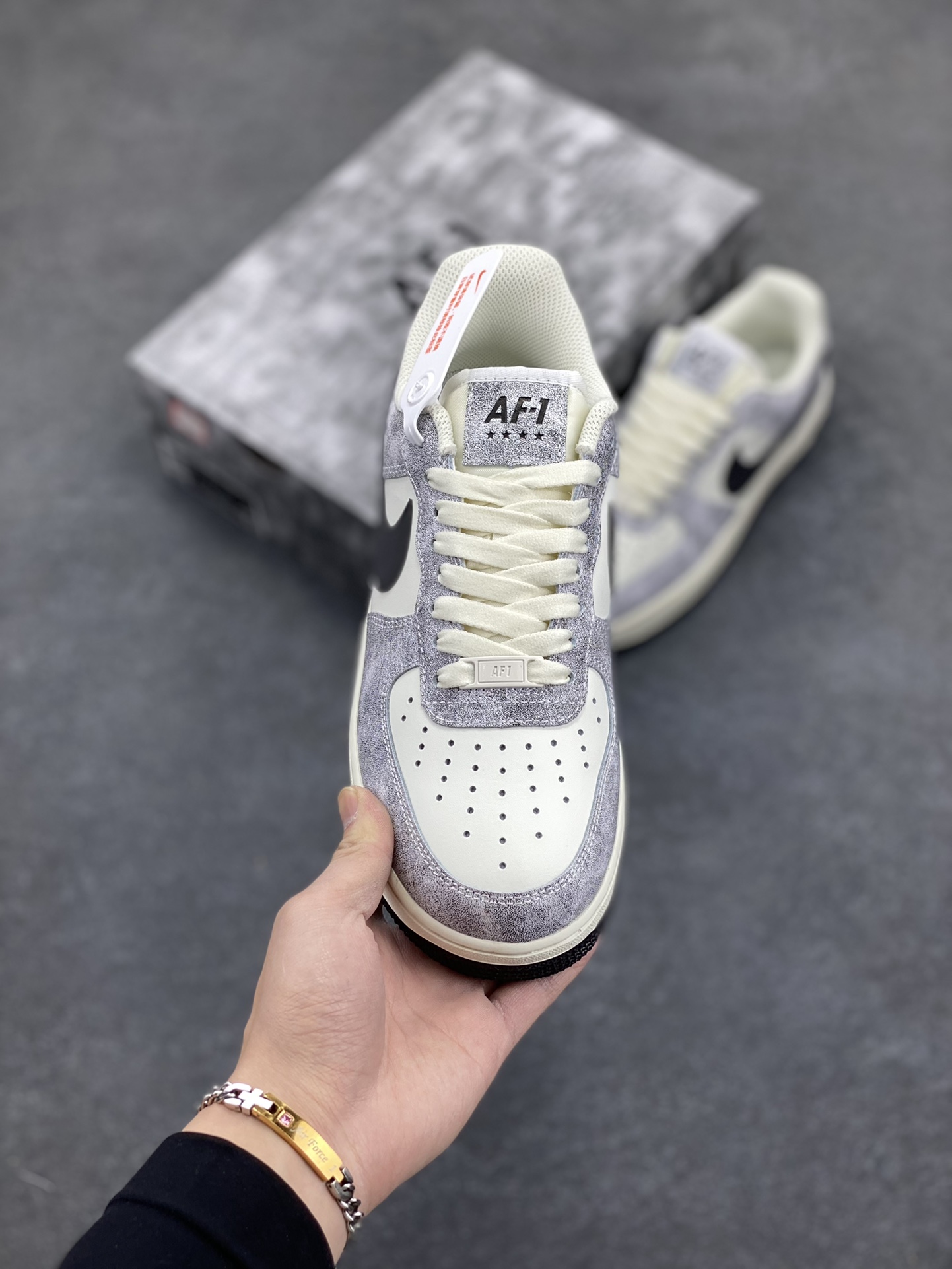 图片[2]-Nike Air Force 1 Low ’07 岩石黑色 空军一号低帮休闲板鞋 原厂定制皮料 定制鞋盒 3M反光 原楦原纸板 纯正版型 正品NFC感应芯片 高清洁度 内置全掌气垫 货号：YY6938-365 尺码：36 36.5 37.5 38 38.5 39 40 40.5 41 42 42.5 43 44 44.5 45-选品中心