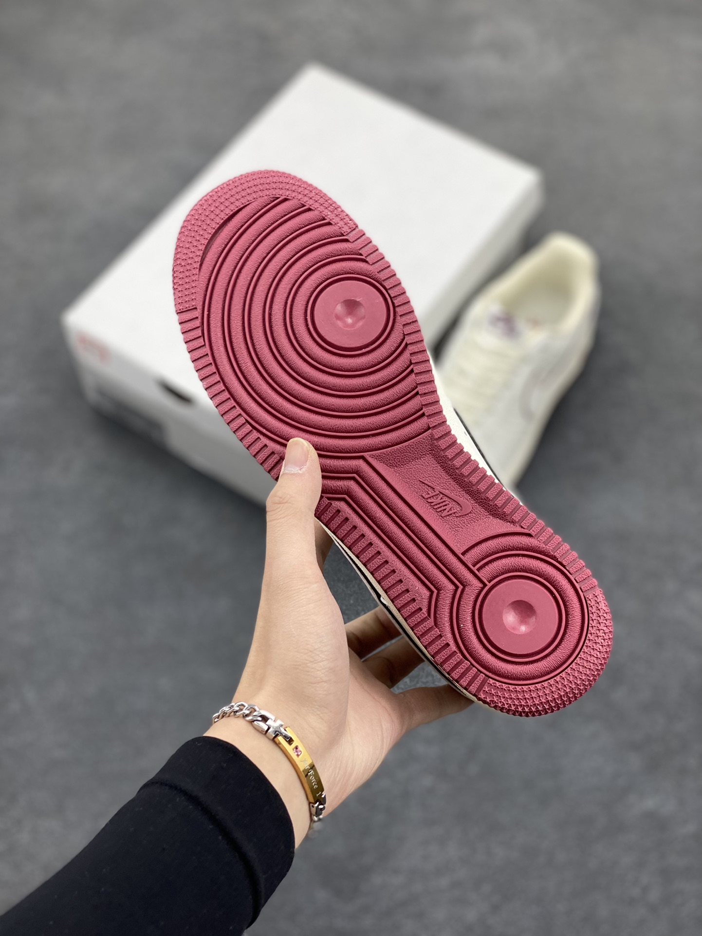 图片[5]-Nike Air Force 1 Low \’07 白酒红低帮空军一号休闲板鞋 定制皮料 原楦原纸板 纯正版型 原装鞋盒 清洁度完美 内置全掌气垫 货号：DZ2799-103 尺码：36 36.5 37.5 38 38.5 39 40 40.5 41 42 42.5 43 44 44.5 45-选品中心