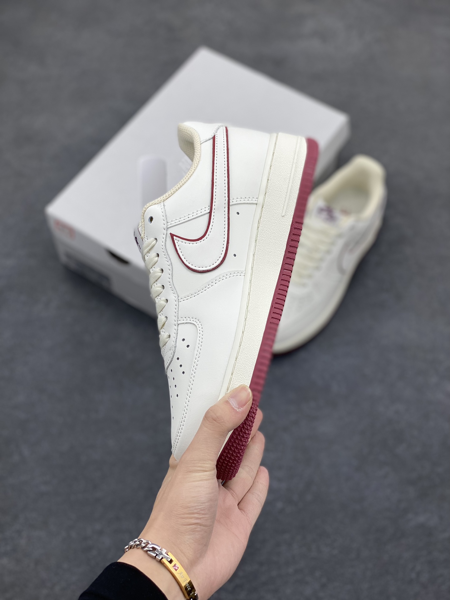 图片[3]-Nike Air Force 1 Low \’07 白酒红低帮空军一号休闲板鞋 定制皮料 原楦原纸板 纯正版型 原装鞋盒 清洁度完美 内置全掌气垫 货号：DZ2799-103 尺码：36 36.5 37.5 38 38.5 39 40 40.5 41 42 42.5 43 44 44.5 45-选品中心