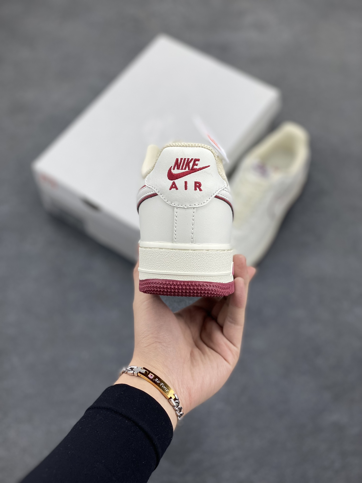 图片[4]-Nike Air Force 1 Low \’07 白酒红低帮空军一号休闲板鞋 定制皮料 原楦原纸板 纯正版型 原装鞋盒 清洁度完美 内置全掌气垫 货号：DZ2799-103 尺码：36 36.5 37.5 38 38.5 39 40 40.5 41 42 42.5 43 44 44.5 45-选品中心