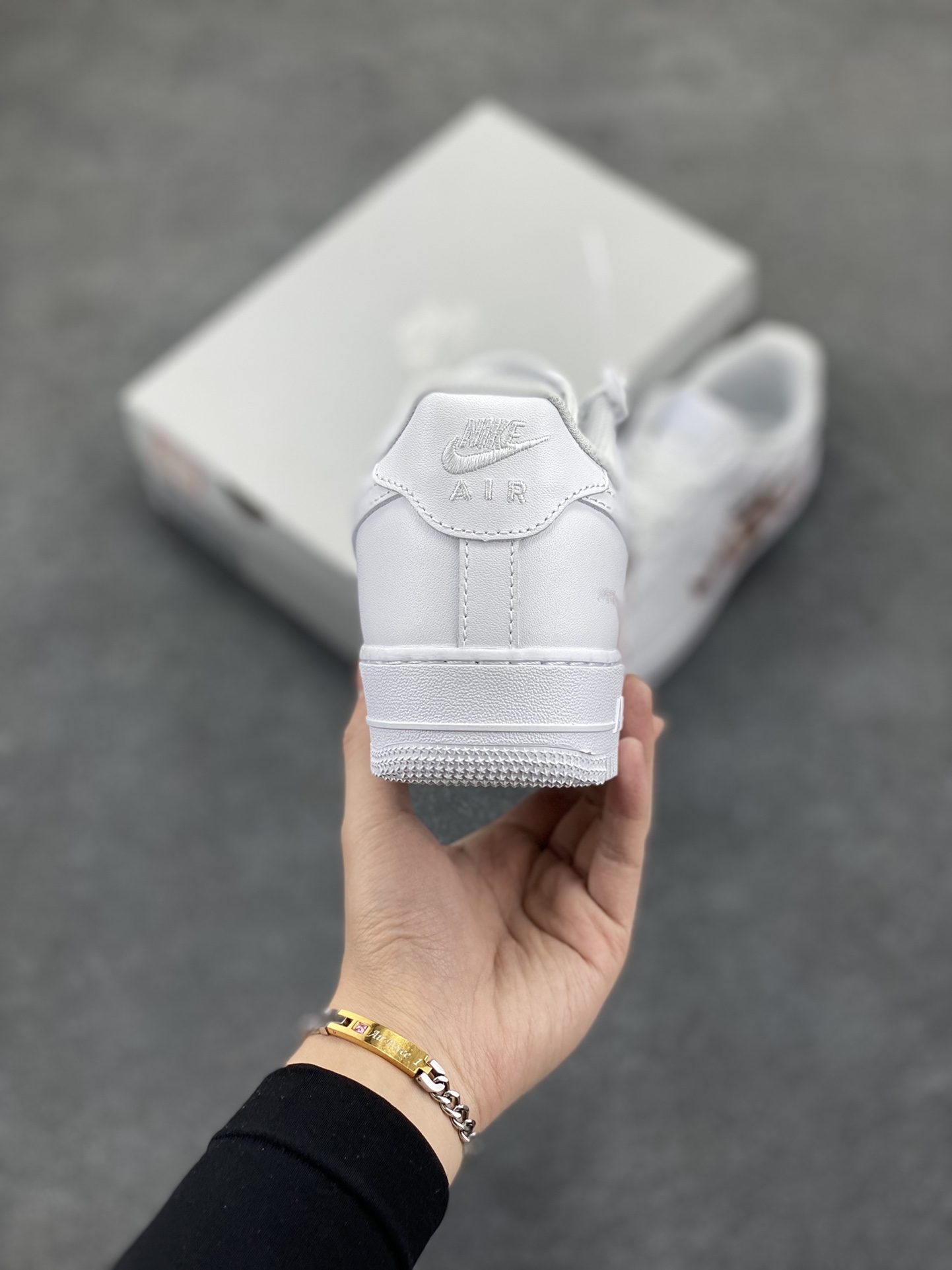 图片[4]-Nike Air Force 1 Low 空军一号低帮百搭休闲运动板鞋。柔软、弹性十足的缓震性能和出色的中底设计，横跨复古与现代的外型结合，造就出风靡全球三十多年的Force 1，直到今天还深受青睐。 货号：CW2288-111 尺码：36 37.5 38 39 40 41 42 43 44 45-选品中心