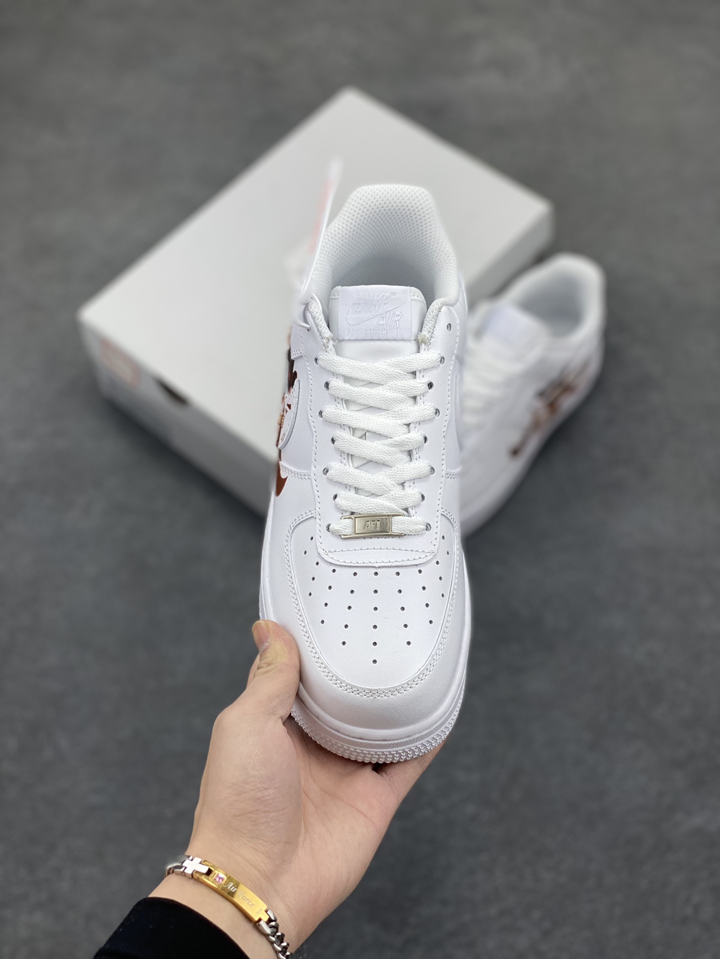 图片[2]-Nike Air Force 1 Low 空军一号低帮百搭休闲运动板鞋。柔软、弹性十足的缓震性能和出色的中底设计，横跨复古与现代的外型结合，造就出风靡全球三十多年的Force 1，直到今天还深受青睐。 货号：CW2288-111 尺码：36 37.5 38 39 40 41 42 43 44 45-选品中心
