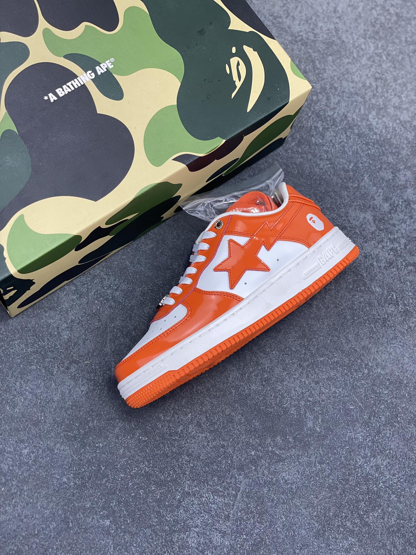 图片[7]-福利特价 独家私模 原鞋开发 正确色卡 欢迎对比 潮流教父nigo品牌 明星同款 Bape Sta 莫兰迪配色 经典百搭休闲运动板鞋 经典猿人头设计 纯正版型 海玻璃鞋垫 内置全掌气垫 全套顶级包装 包含猿人logo定制防尘袋 猿人logo卡片 抗压收纳抽屉式鞋盒 官方同步正码 货号：1H70191001 尺码：36 36.5 37.5 38 38.5 39 40 40.5 41 42 42.5 43 44 44.5 45-选品中心