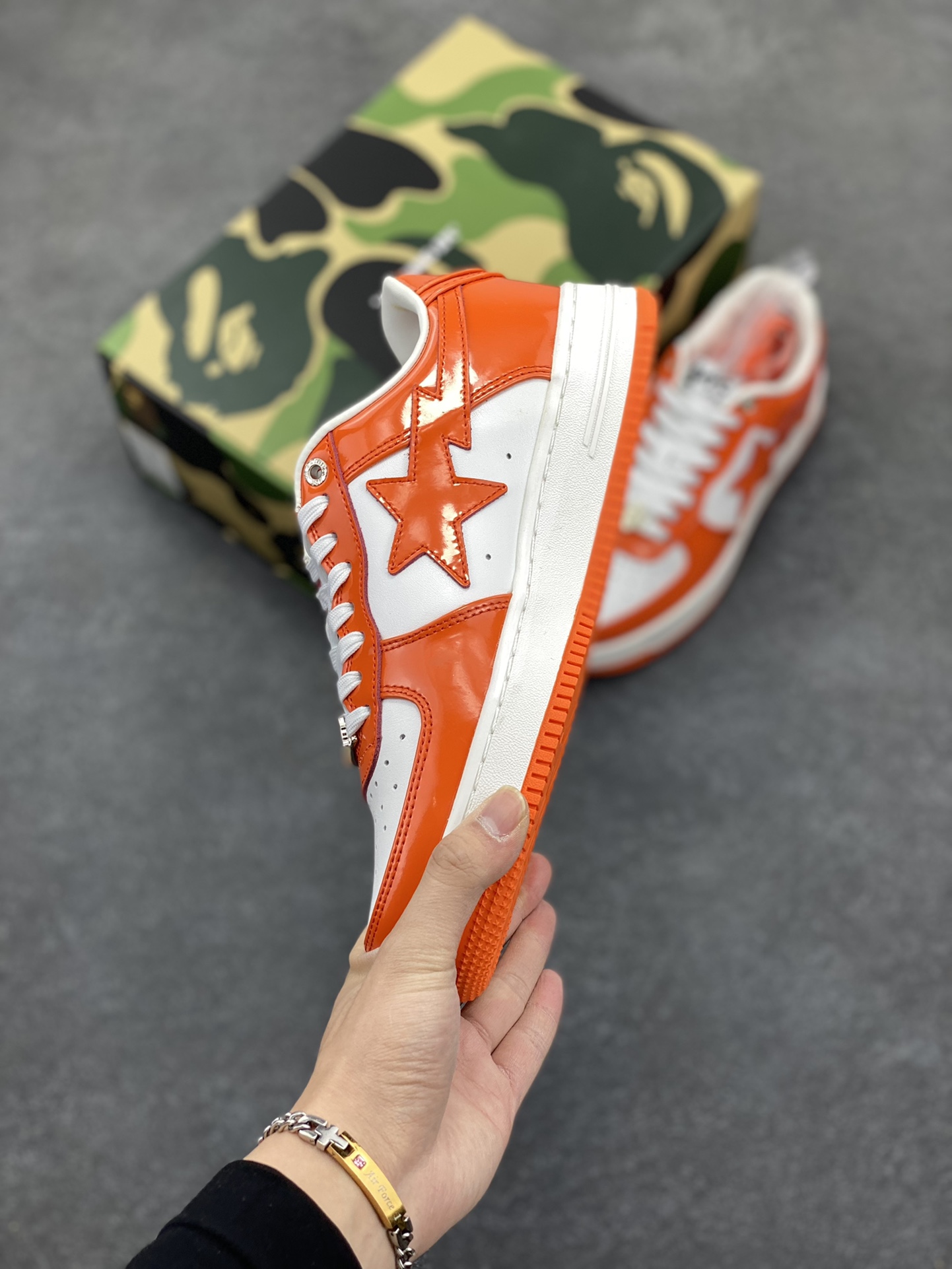 图片[3]-福利特价 独家私模 原鞋开发 正确色卡 欢迎对比 潮流教父nigo品牌 明星同款 Bape Sta 莫兰迪配色 经典百搭休闲运动板鞋 经典猿人头设计 纯正版型 海玻璃鞋垫 内置全掌气垫 全套顶级包装 包含猿人logo定制防尘袋 猿人logo卡片 抗压收纳抽屉式鞋盒 官方同步正码 货号：1H70191001 尺码：36 36.5 37.5 38 38.5 39 40 40.5 41 42 42.5 43 44 44.5 45-选品中心