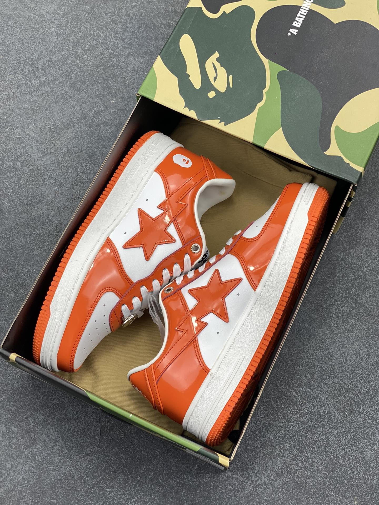 图片[9]-福利特价 独家私模 原鞋开发 正确色卡 欢迎对比 潮流教父nigo品牌 明星同款 Bape Sta 莫兰迪配色 经典百搭休闲运动板鞋 经典猿人头设计 纯正版型 海玻璃鞋垫 内置全掌气垫 全套顶级包装 包含猿人logo定制防尘袋 猿人logo卡片 抗压收纳抽屉式鞋盒 官方同步正码 货号：1H70191001 尺码：36 36.5 37.5 38 38.5 39 40 40.5 41 42 42.5 43 44 44.5 45-选品中心