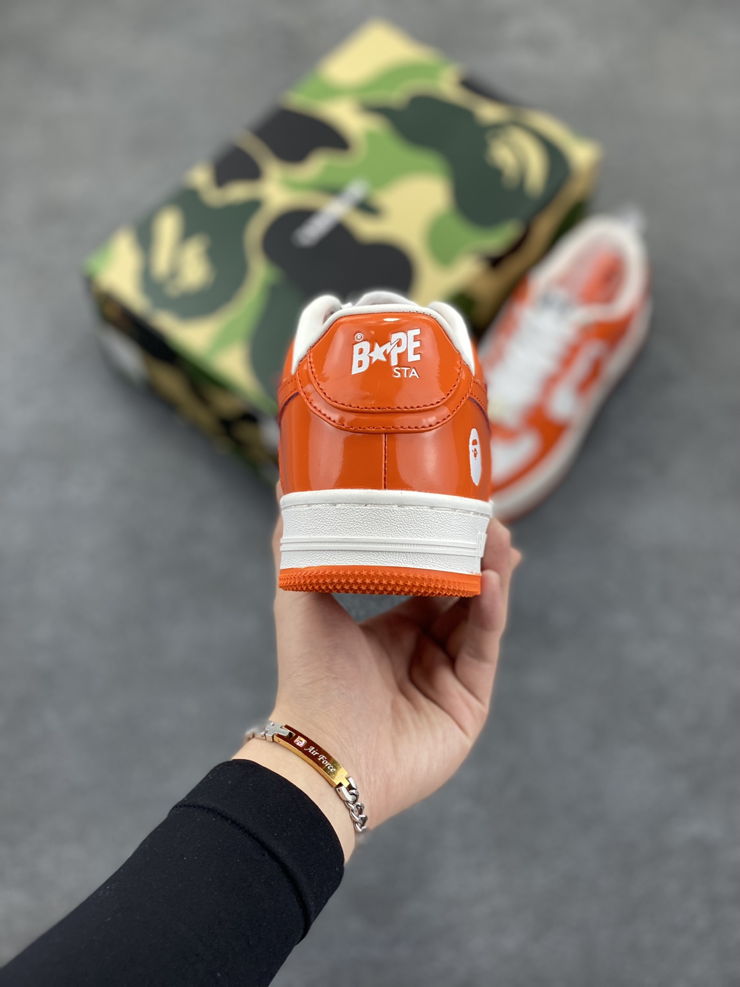 图片[4]-福利特价 独家私模 原鞋开发 正确色卡 欢迎对比 潮流教父nigo品牌 明星同款 Bape Sta 莫兰迪配色 经典百搭休闲运动板鞋 经典猿人头设计 纯正版型 海玻璃鞋垫 内置全掌气垫 全套顶级包装 包含猿人logo定制防尘袋 猿人logo卡片 抗压收纳抽屉式鞋盒 官方同步正码 货号：1H70191001 尺码：36 36.5 37.5 38 38.5 39 40 40.5 41 42 42.5 43 44 44.5 45-选品中心