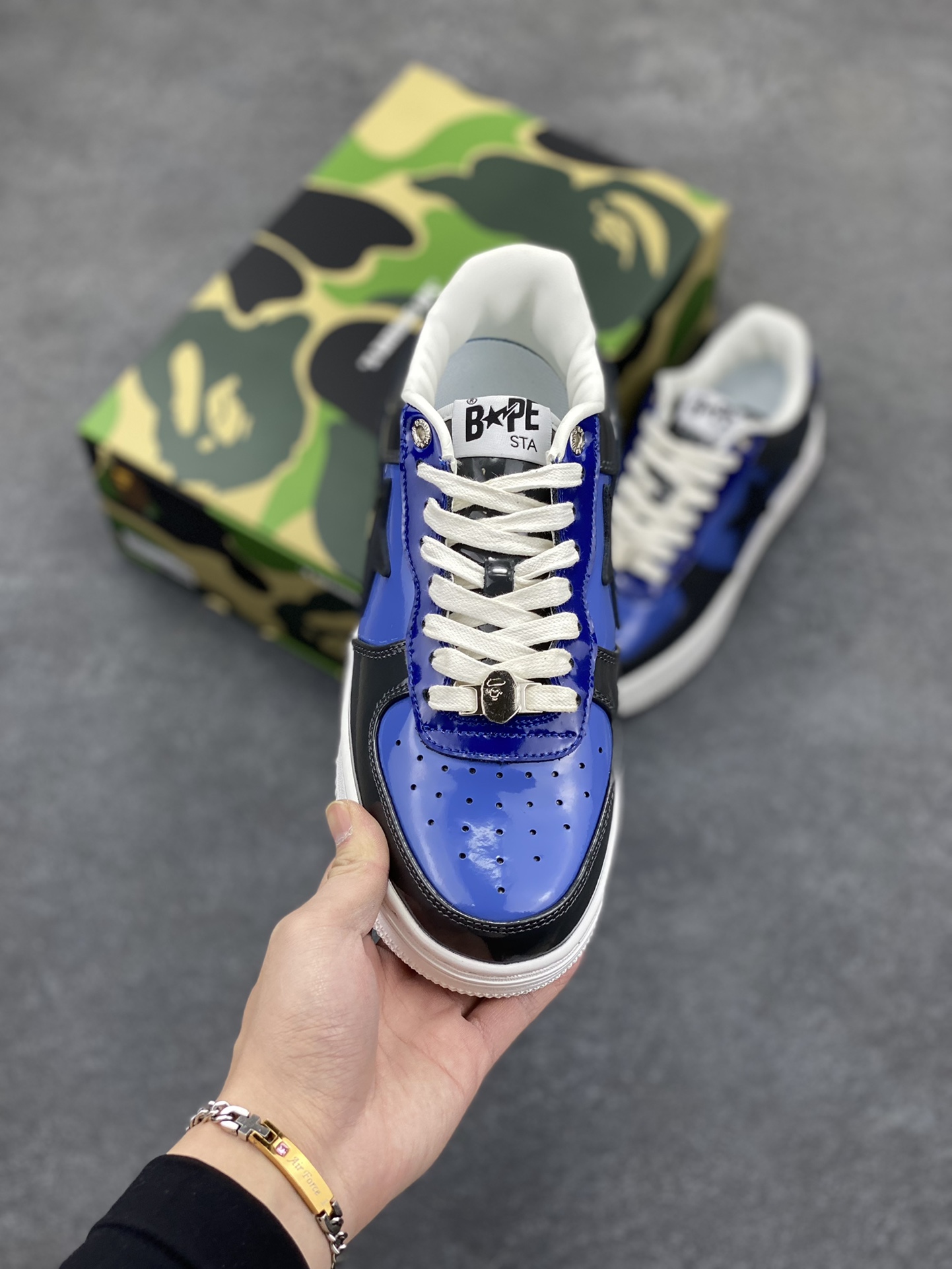 图片[2]-福利特价 独家私模 原鞋开发 正确色卡 欢迎对比 潮流教父nigo品牌 明星同款 Bape Sta 莫兰迪配色 经典百搭休闲运动板鞋 经典猿人头设计 纯正版型 海玻璃鞋垫 内置全掌气垫 全套顶级包装 包含猿人logo定制防尘袋 猿人logo卡片 抗压收纳抽屉式鞋盒 官方同步正码 货号：M191046 尺码：36 36.5 37.5 38 38.5 39 40 40.5 41 42 42.5 43 44 44.5 45-选品中心