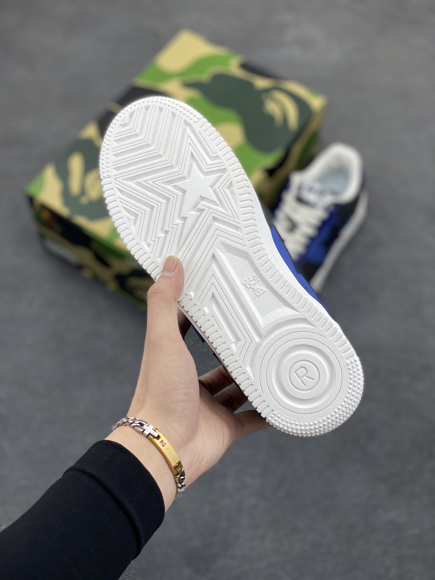 图片[5]-福利特价 独家私模 原鞋开发 正确色卡 欢迎对比 潮流教父nigo品牌 明星同款 Bape Sta 莫兰迪配色 经典百搭休闲运动板鞋 经典猿人头设计 纯正版型 海玻璃鞋垫 内置全掌气垫 全套顶级包装 包含猿人logo定制防尘袋 猿人logo卡片 抗压收纳抽屉式鞋盒 官方同步正码 货号：M191046 尺码：36 36.5 37.5 38 38.5 39 40 40.5 41 42 42.5 43 44 44.5 45-选品中心