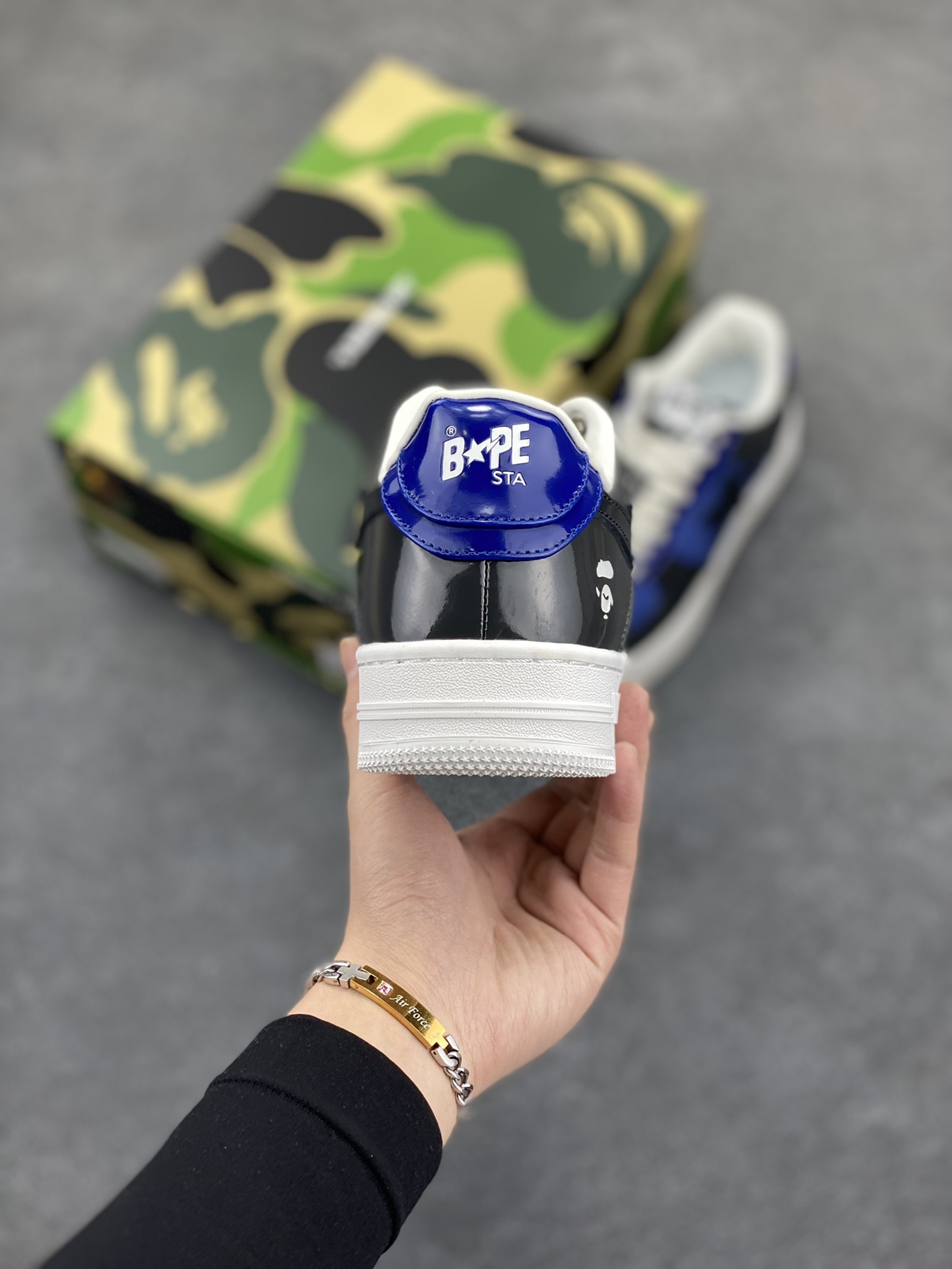 图片[4]-福利特价 独家私模 原鞋开发 正确色卡 欢迎对比 潮流教父nigo品牌 明星同款 Bape Sta 莫兰迪配色 经典百搭休闲运动板鞋 经典猿人头设计 纯正版型 海玻璃鞋垫 内置全掌气垫 全套顶级包装 包含猿人logo定制防尘袋 猿人logo卡片 抗压收纳抽屉式鞋盒 官方同步正码 货号：M191046 尺码：36 36.5 37.5 38 38.5 39 40 40.5 41 42 42.5 43 44 44.5 45-选品中心