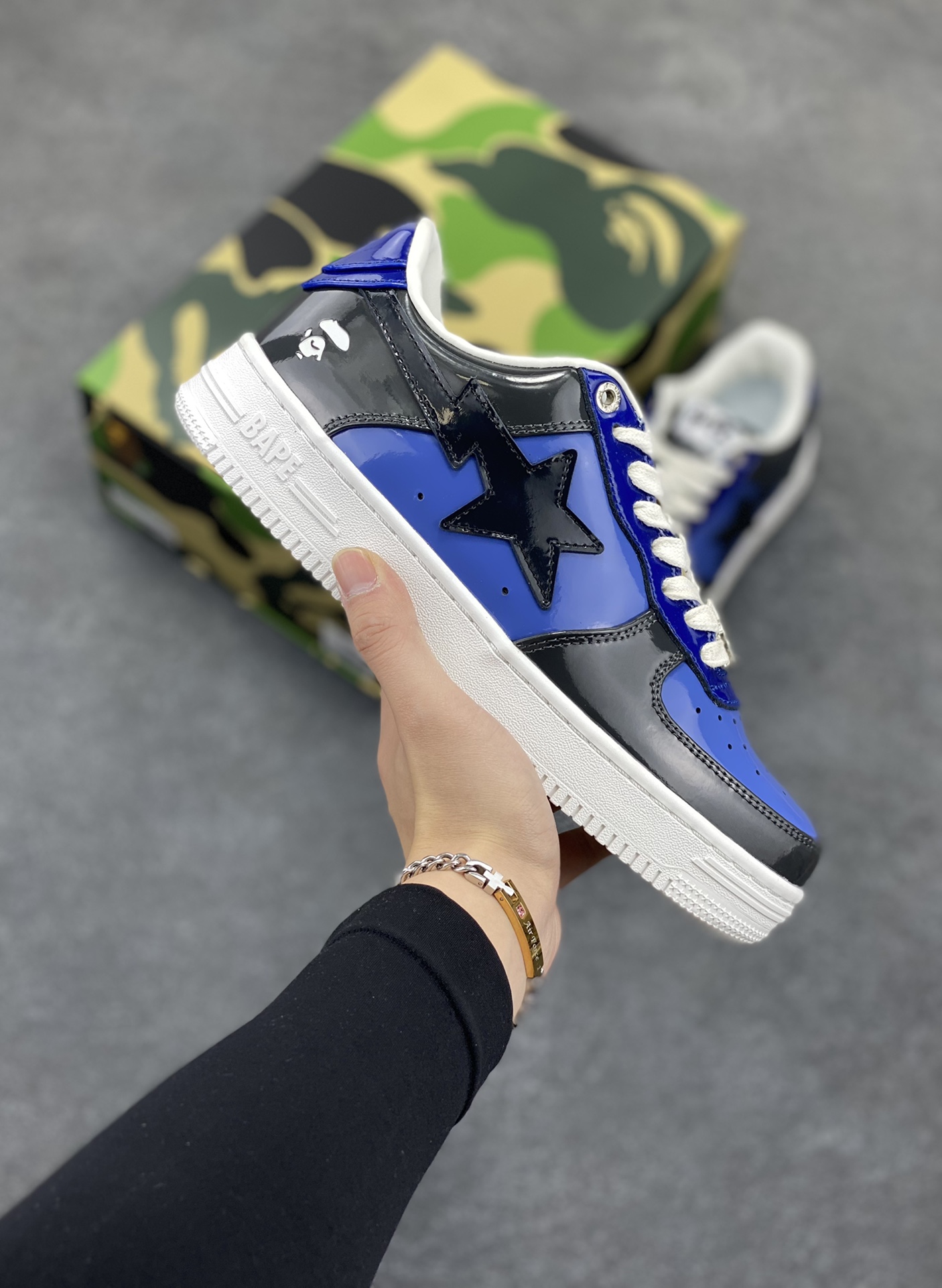 福利特价 独家私模 原鞋开发 正确色卡 欢迎对比 潮流教父nigo品牌 明星同款 Bape Sta 莫兰迪配色 经典百搭休闲运动板鞋 经典猿人头设计 纯正版型 海玻璃鞋垫 内置全掌气垫 全套顶级包装 包含猿人logo定制防尘袋 猿人logo卡片 抗压收纳抽屉式鞋盒 官方同步正码 货号：M191046 尺码：36 36.5 37.5 38 38.5 39 40 40.5 41 42 42.5 43 44 44.5 45-选品中心