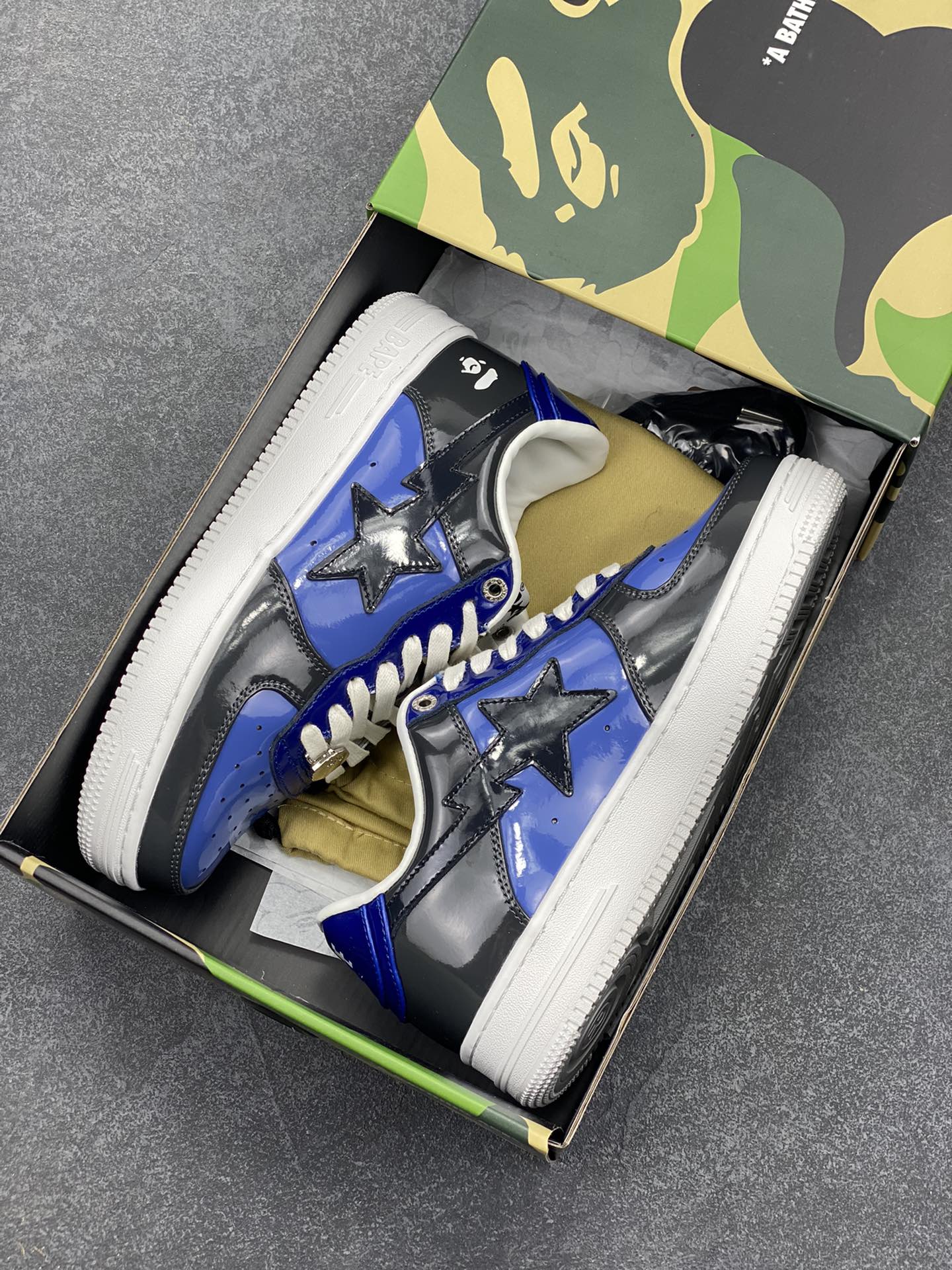 图片[9]-福利特价 独家私模 原鞋开发 正确色卡 欢迎对比 潮流教父nigo品牌 明星同款 Bape Sta 莫兰迪配色 经典百搭休闲运动板鞋 经典猿人头设计 纯正版型 海玻璃鞋垫 内置全掌气垫 全套顶级包装 包含猿人logo定制防尘袋 猿人logo卡片 抗压收纳抽屉式鞋盒 官方同步正码 货号：M191046 尺码：36 36.5 37.5 38 38.5 39 40 40.5 41 42 42.5 43 44 44.5 45-选品中心