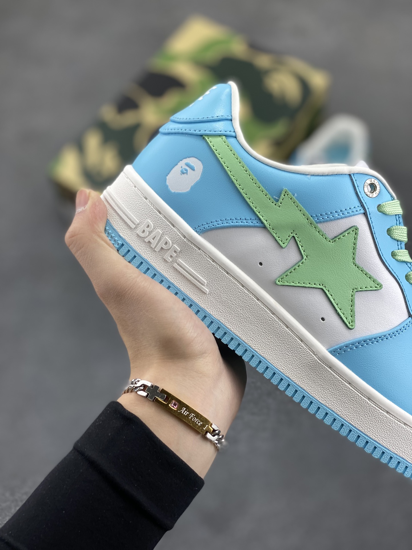 图片[6]-福利特价 独家私模 原鞋开发 正确色卡 欢迎对比 潮流教父nigo品牌 明星同款 Bape Sta 莫兰迪配色 经典百搭休闲运动板鞋 经典猿人头设计 纯正版型 海玻璃鞋垫 内置全掌气垫 全套顶级包装 包含猿人logo定制防尘袋 猿人logo卡片 抗压收纳抽屉式鞋盒 官方同步正码 货号：1H70291005 尺码：36 36.5 37.5 38 38.5 39 40 40.5 41 42 42.5 43 44 44.5 45-选品中心