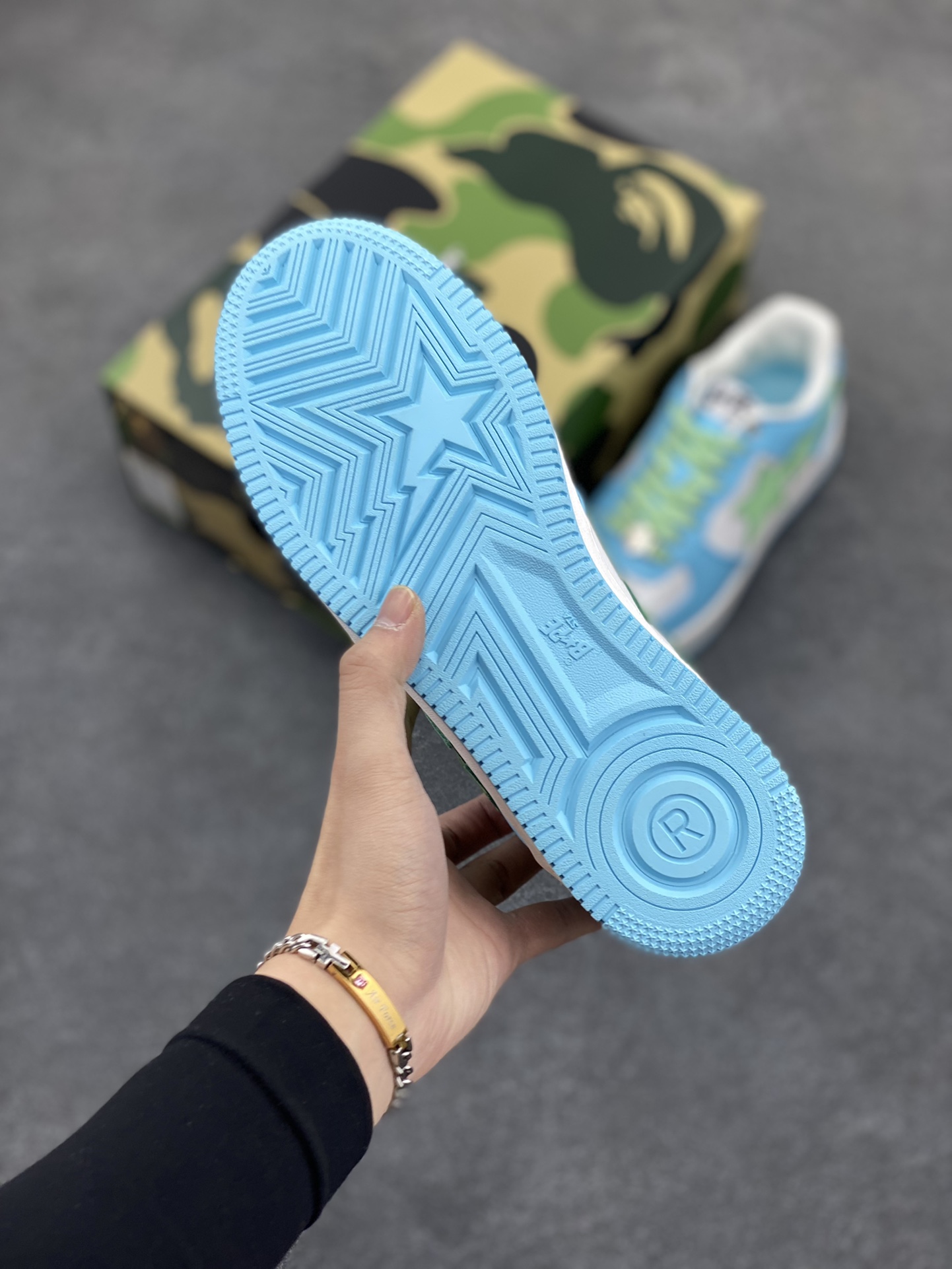 图片[5]-福利特价 独家私模 原鞋开发 正确色卡 欢迎对比 潮流教父nigo品牌 明星同款 Bape Sta 莫兰迪配色 经典百搭休闲运动板鞋 经典猿人头设计 纯正版型 海玻璃鞋垫 内置全掌气垫 全套顶级包装 包含猿人logo定制防尘袋 猿人logo卡片 抗压收纳抽屉式鞋盒 官方同步正码 货号：1H70291005 尺码：36 36.5 37.5 38 38.5 39 40 40.5 41 42 42.5 43 44 44.5 45-选品中心