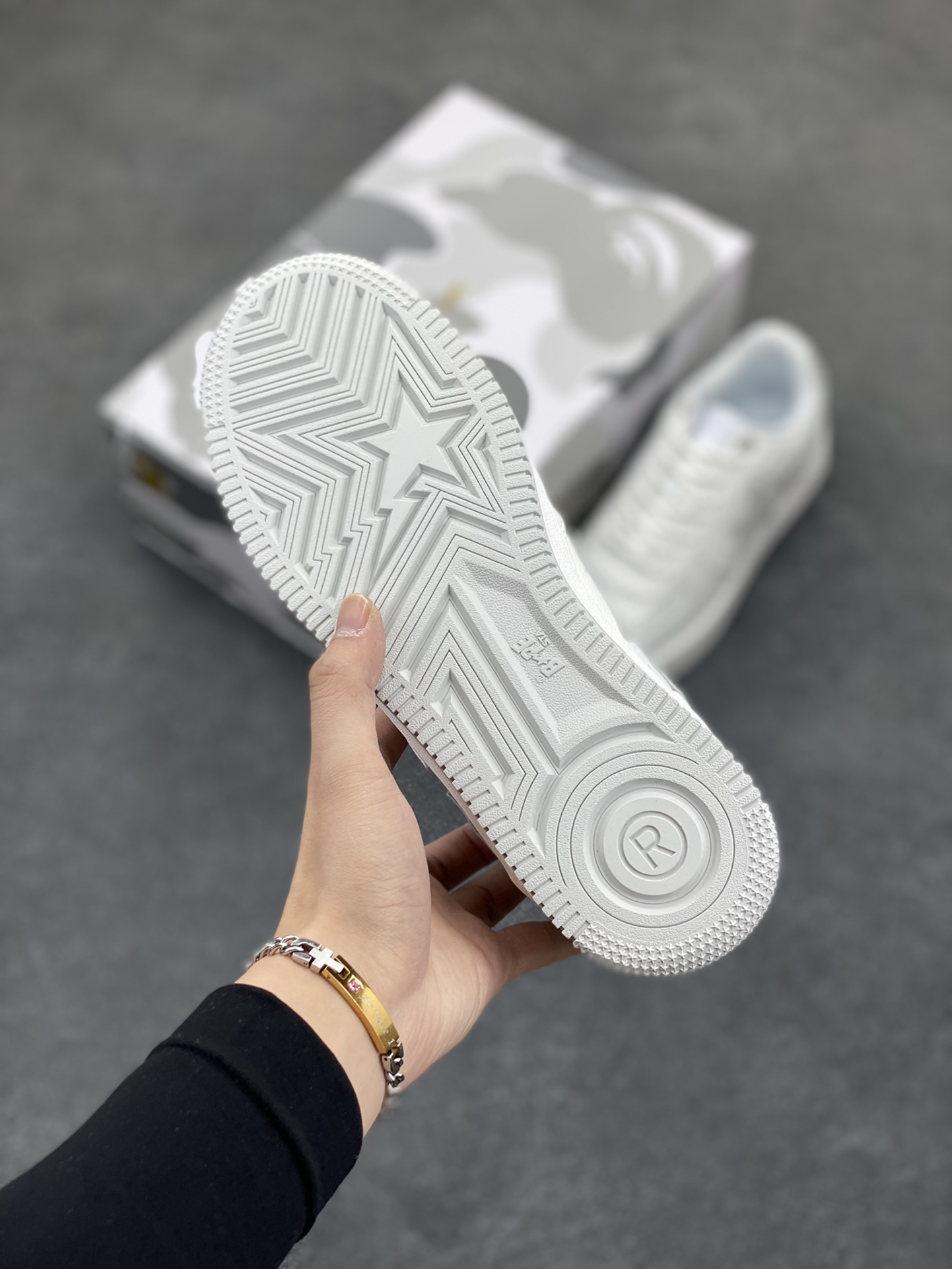 图片[5]-福利特价 独家私模 原鞋开发 正确色卡 欢迎对比 潮流教父nigo品牌 明星同款 Bape Sta 莫兰迪配色 经典百搭休闲运动板鞋 经典猿人头设计 纯正版型 海玻璃鞋垫 内置全掌气垫 全套顶级包装 包含猿人logo定制防尘袋 猿人logo卡片 抗压收纳抽屉式鞋盒 官方同步正码 货号：M191921 尺码：36 36.5 37.5 38 38.5 39 40 40.5 41 42 42.5 43 44 44.5 45-选品中心