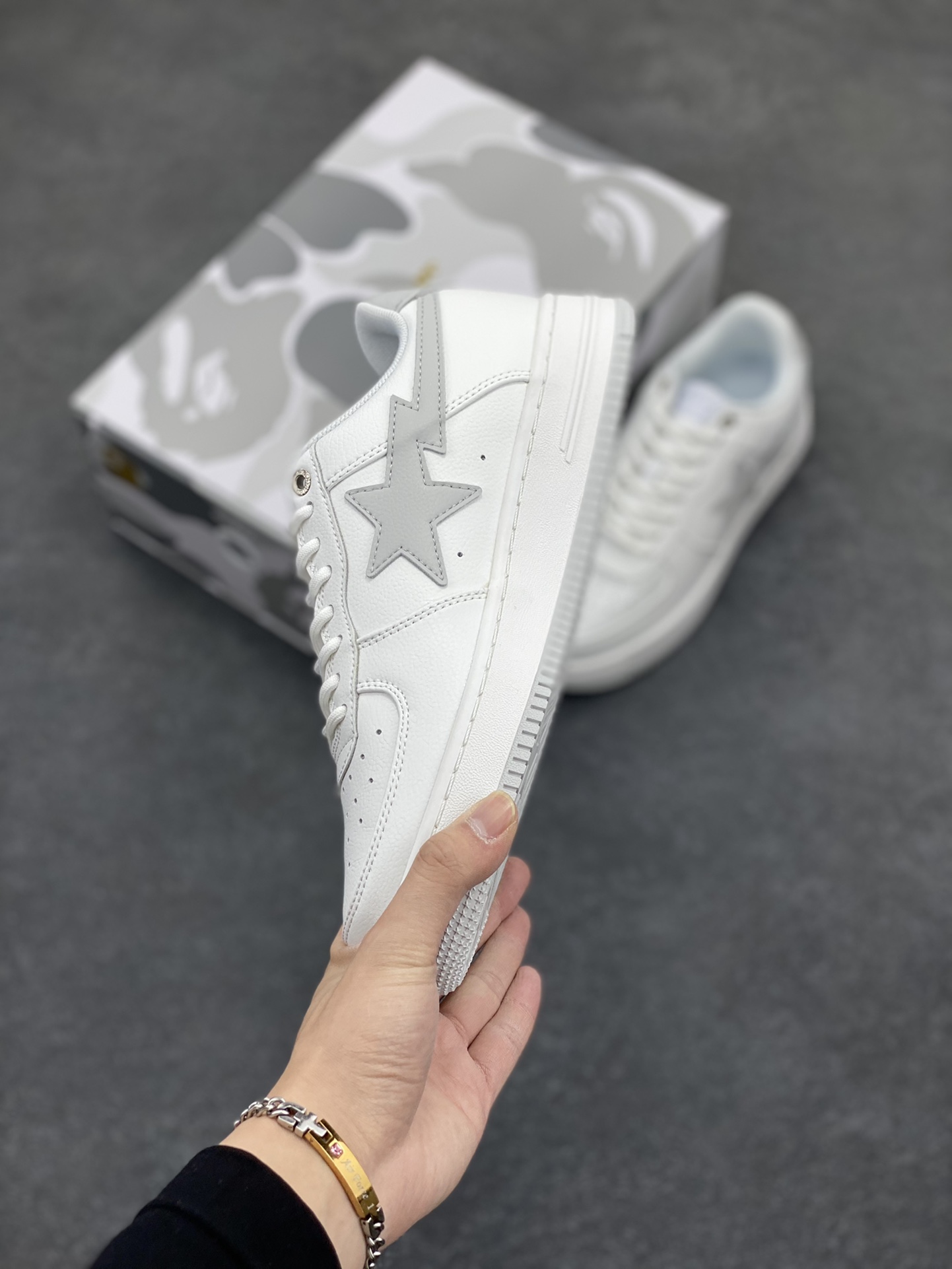 图片[3]-福利特价 独家私模 原鞋开发 正确色卡 欢迎对比 潮流教父nigo品牌 明星同款 Bape Sta 莫兰迪配色 经典百搭休闲运动板鞋 经典猿人头设计 纯正版型 海玻璃鞋垫 内置全掌气垫 全套顶级包装 包含猿人logo定制防尘袋 猿人logo卡片 抗压收纳抽屉式鞋盒 官方同步正码 货号：M191921 尺码：36 36.5 37.5 38 38.5 39 40 40.5 41 42 42.5 43 44 44.5 45-选品中心