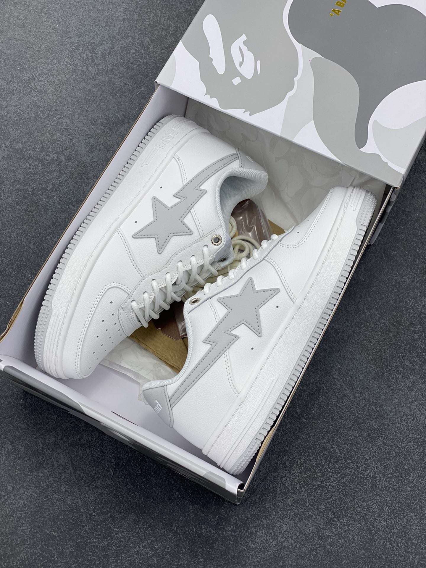 图片[9]-福利特价 独家私模 原鞋开发 正确色卡 欢迎对比 潮流教父nigo品牌 明星同款 Bape Sta 莫兰迪配色 经典百搭休闲运动板鞋 经典猿人头设计 纯正版型 海玻璃鞋垫 内置全掌气垫 全套顶级包装 包含猿人logo定制防尘袋 猿人logo卡片 抗压收纳抽屉式鞋盒 官方同步正码 货号：M191921 尺码：36 36.5 37.5 38 38.5 39 40 40.5 41 42 42.5 43 44 44.5 45-选品中心