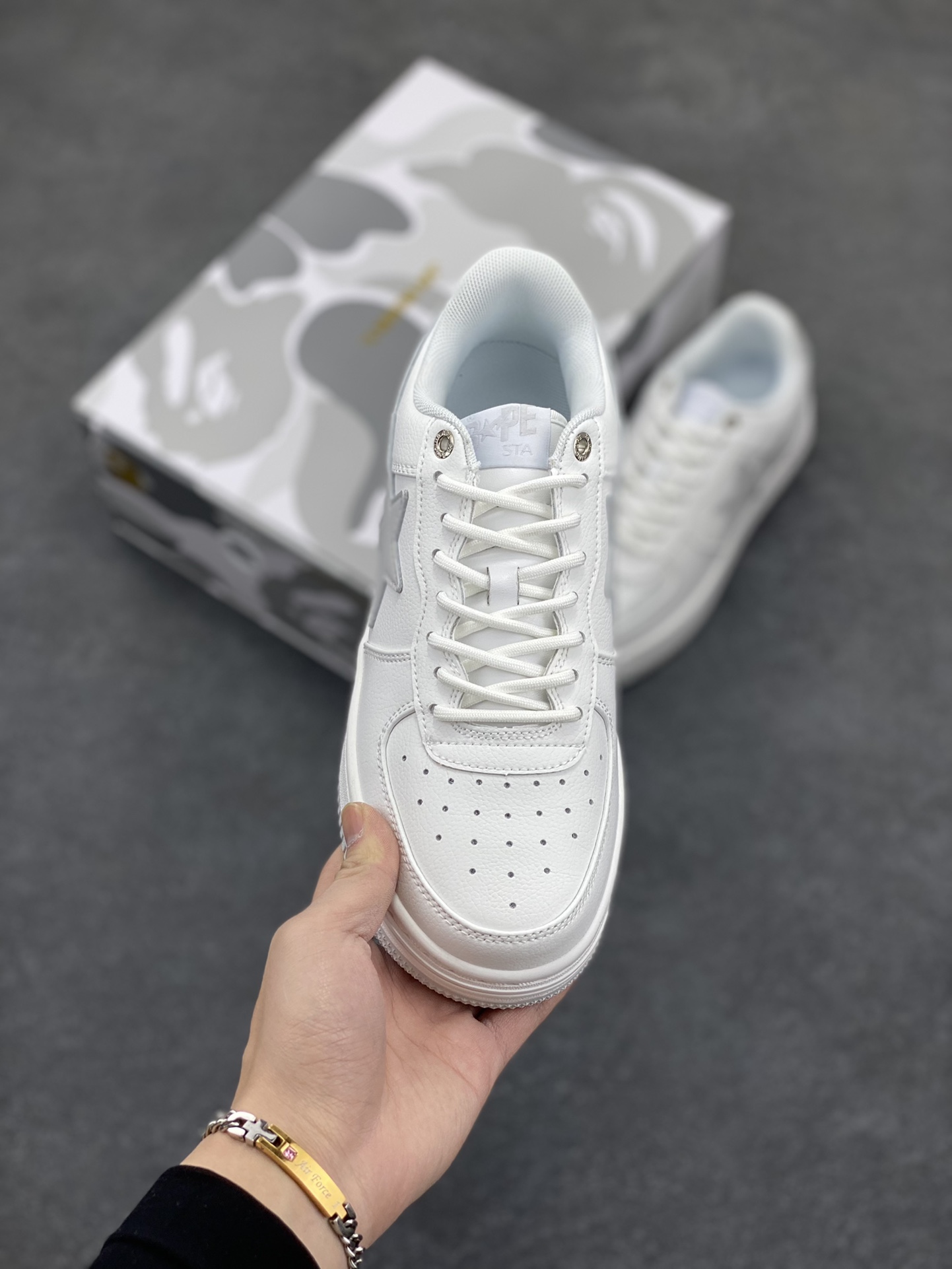 图片[2]-福利特价 独家私模 原鞋开发 正确色卡 欢迎对比 潮流教父nigo品牌 明星同款 Bape Sta 莫兰迪配色 经典百搭休闲运动板鞋 经典猿人头设计 纯正版型 海玻璃鞋垫 内置全掌气垫 全套顶级包装 包含猿人logo定制防尘袋 猿人logo卡片 抗压收纳抽屉式鞋盒 官方同步正码 货号：M191921 尺码：36 36.5 37.5 38 38.5 39 40 40.5 41 42 42.5 43 44 44.5 45-选品中心