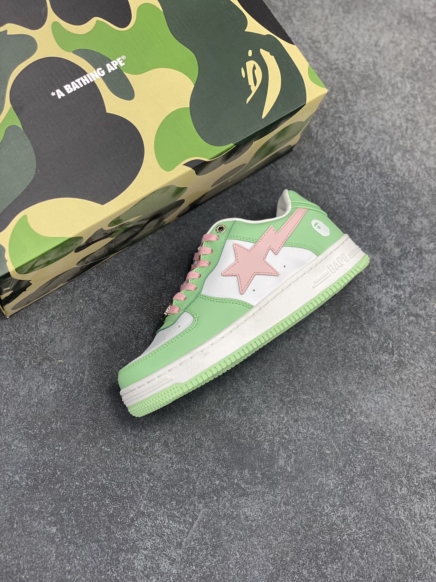 图片[7]-福利特价 独家私模 原鞋开发 正确色卡 欢迎对比 潮流教父nigo品牌 明星同款 Bape Sta 莫兰迪配色 经典百搭休闲运动板鞋 经典猿人头设计 纯正版型 海玻璃鞋垫 内置全掌气垫 全套顶级包装 包含猿人logo定制防尘袋 猿人logo卡片 抗压收纳抽屉式鞋盒 官方同步正码 货号：191005M 尺码：36 36.5 37.5 38 38.5 39 40 40.5 41 42 42.5 43 44 44.5 45-选品中心