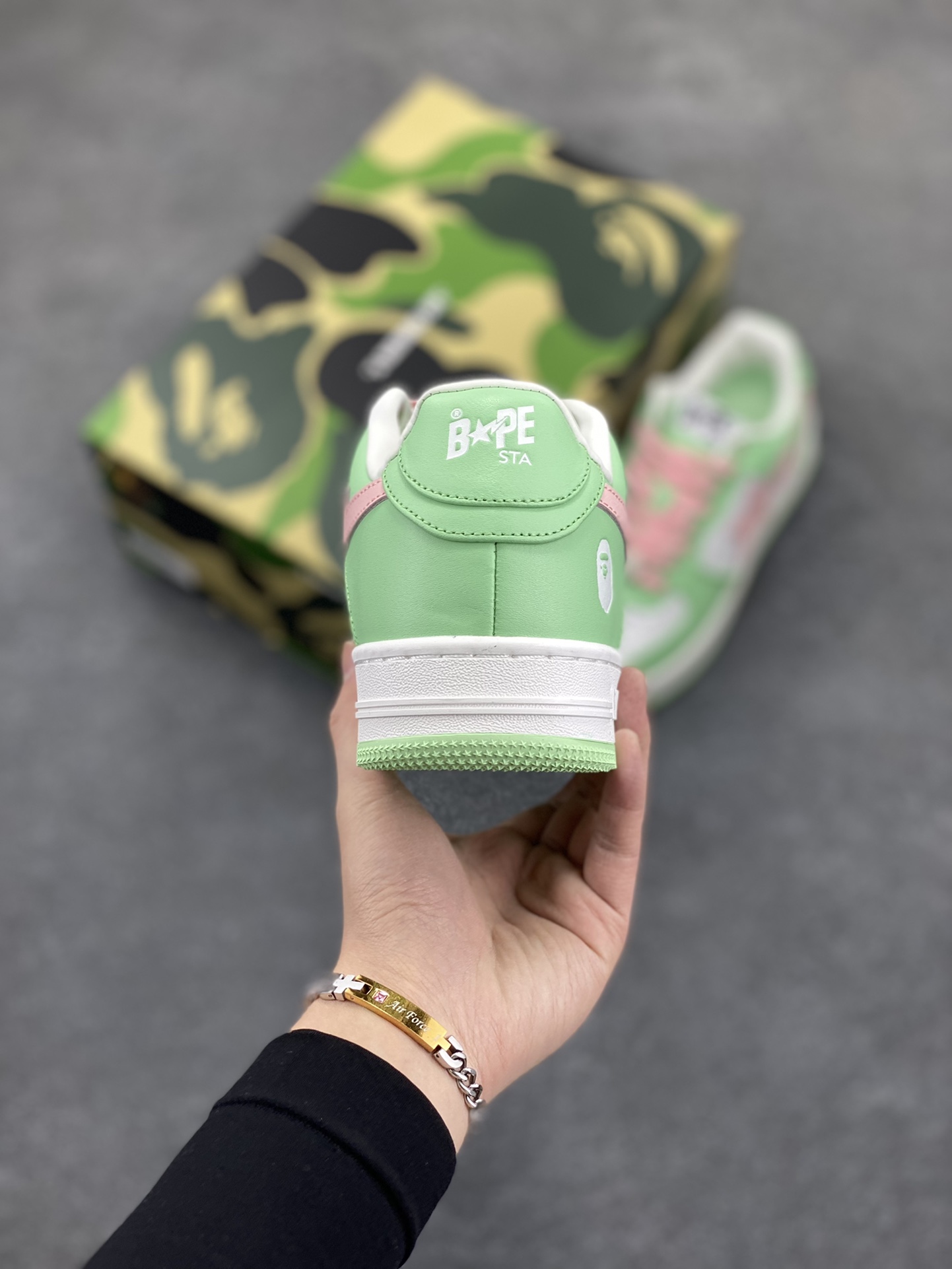 图片[4]-福利特价 独家私模 原鞋开发 正确色卡 欢迎对比 潮流教父nigo品牌 明星同款 Bape Sta 莫兰迪配色 经典百搭休闲运动板鞋 经典猿人头设计 纯正版型 海玻璃鞋垫 内置全掌气垫 全套顶级包装 包含猿人logo定制防尘袋 猿人logo卡片 抗压收纳抽屉式鞋盒 官方同步正码 货号：191005M 尺码：36 36.5 37.5 38 38.5 39 40 40.5 41 42 42.5 43 44 44.5 45-选品中心