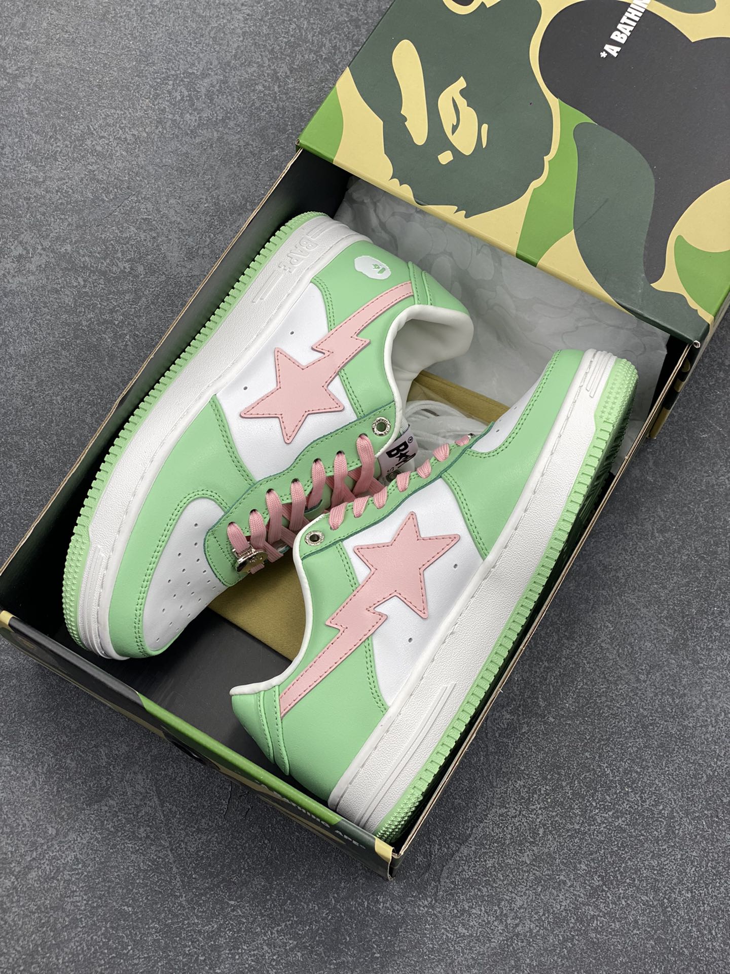 图片[9]-福利特价 独家私模 原鞋开发 正确色卡 欢迎对比 潮流教父nigo品牌 明星同款 Bape Sta 莫兰迪配色 经典百搭休闲运动板鞋 经典猿人头设计 纯正版型 海玻璃鞋垫 内置全掌气垫 全套顶级包装 包含猿人logo定制防尘袋 猿人logo卡片 抗压收纳抽屉式鞋盒 官方同步正码 货号：191005M 尺码：36 36.5 37.5 38 38.5 39 40 40.5 41 42 42.5 43 44 44.5 45-选品中心