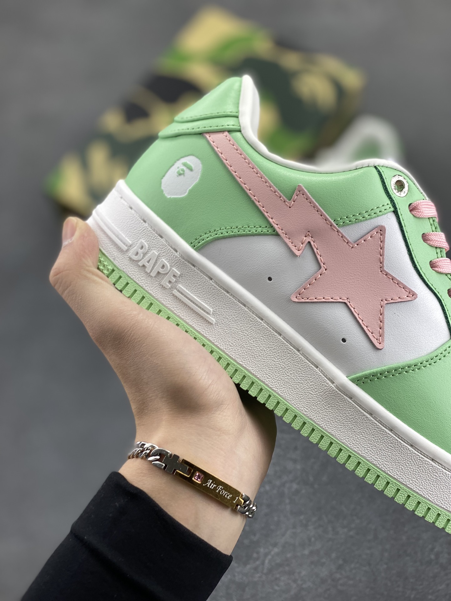 图片[6]-福利特价 独家私模 原鞋开发 正确色卡 欢迎对比 潮流教父nigo品牌 明星同款 Bape Sta 莫兰迪配色 经典百搭休闲运动板鞋 经典猿人头设计 纯正版型 海玻璃鞋垫 内置全掌气垫 全套顶级包装 包含猿人logo定制防尘袋 猿人logo卡片 抗压收纳抽屉式鞋盒 官方同步正码 货号：191005M 尺码：36 36.5 37.5 38 38.5 39 40 40.5 41 42 42.5 43 44 44.5 45-选品中心