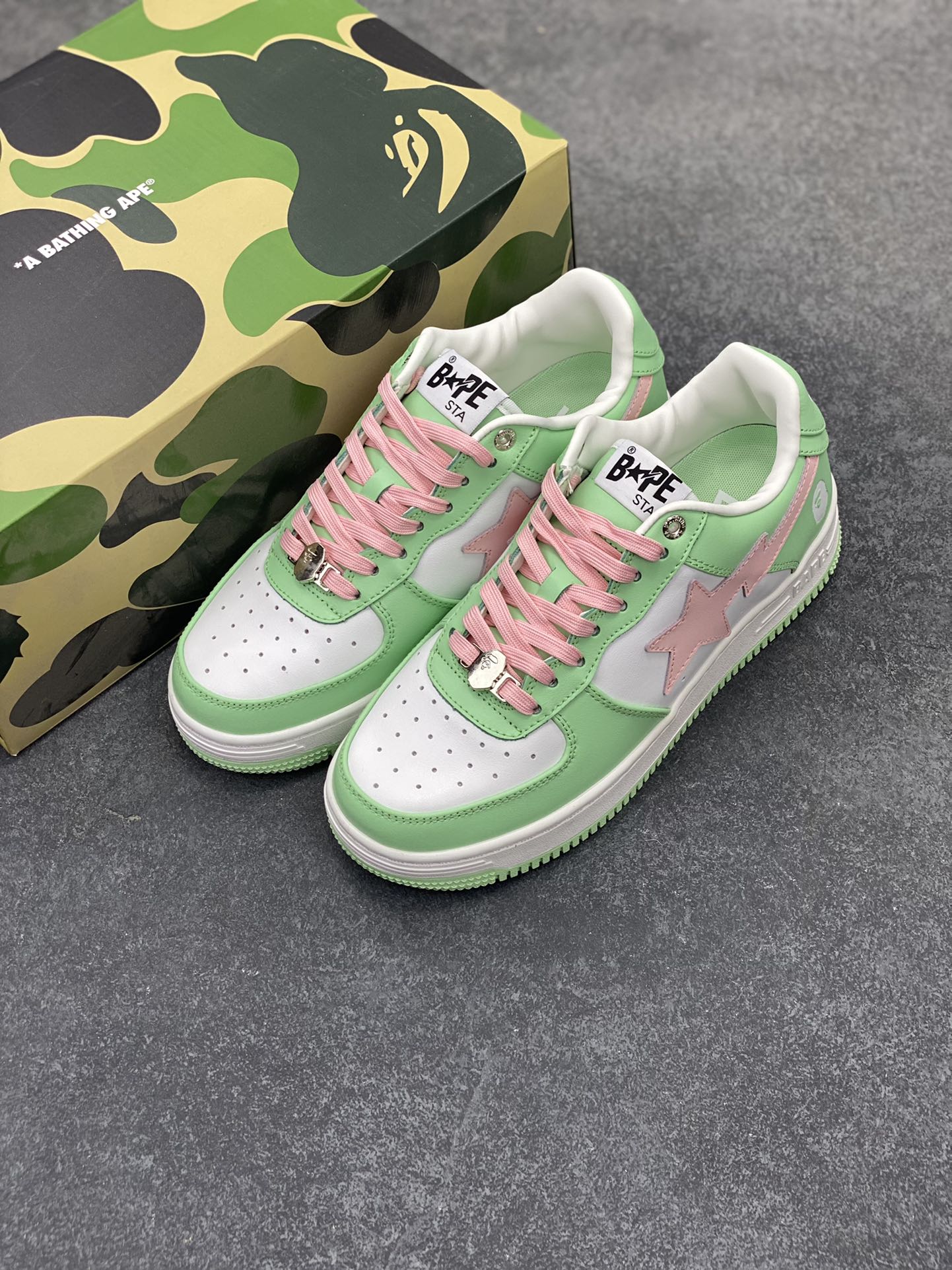 图片[8]-福利特价 独家私模 原鞋开发 正确色卡 欢迎对比 潮流教父nigo品牌 明星同款 Bape Sta 莫兰迪配色 经典百搭休闲运动板鞋 经典猿人头设计 纯正版型 海玻璃鞋垫 内置全掌气垫 全套顶级包装 包含猿人logo定制防尘袋 猿人logo卡片 抗压收纳抽屉式鞋盒 官方同步正码 货号：191005M 尺码：36 36.5 37.5 38 38.5 39 40 40.5 41 42 42.5 43 44 44.5 45-选品中心