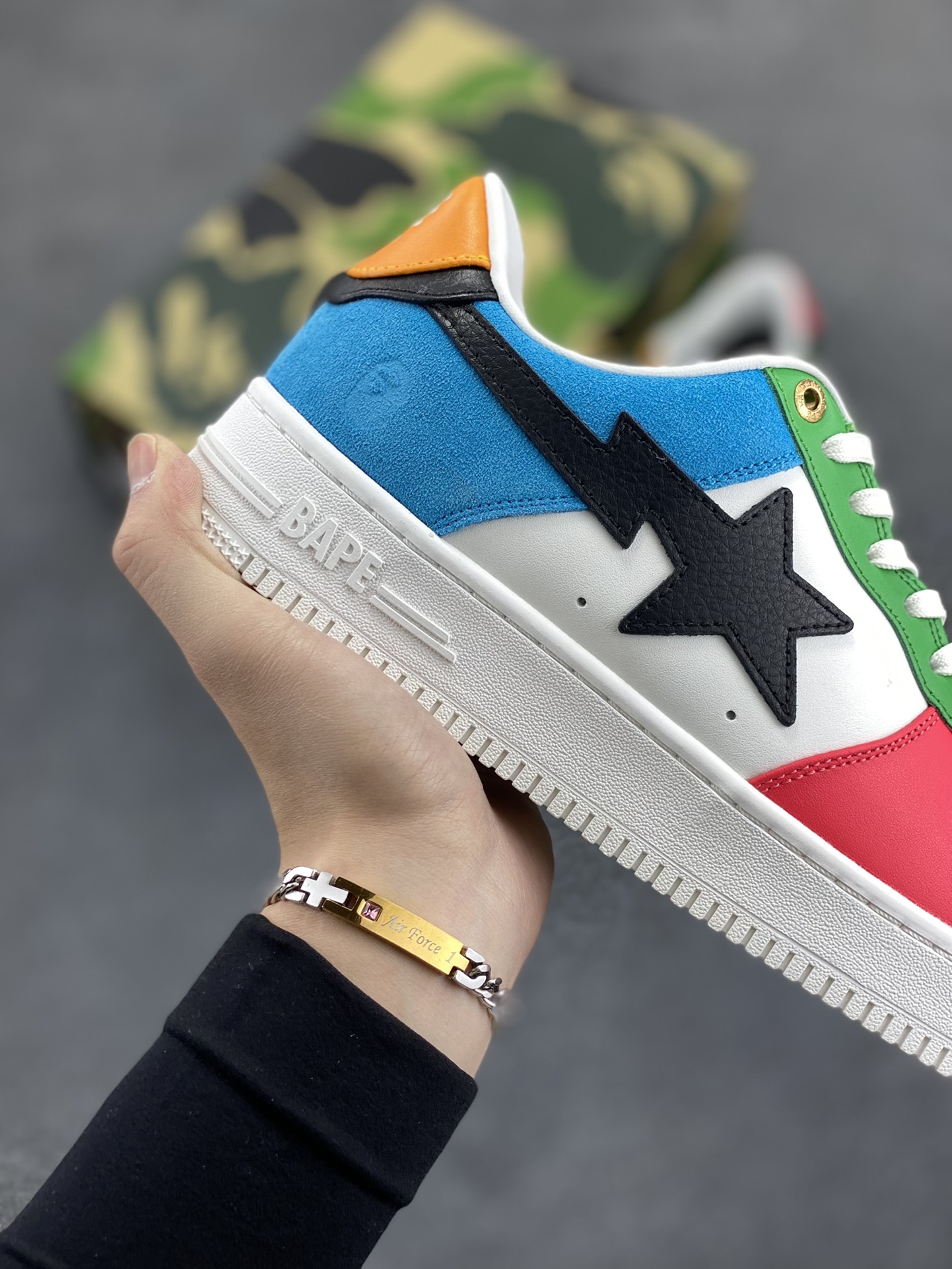 图片[6]-福利特价 独家私模 原鞋开发 正确色卡 欢迎对比 潮流教父nigo品牌 明星同款 Bape Sta 莫兰迪配色 经典百搭休闲运动板鞋 经典猿人头设计 纯正版型 海玻璃鞋垫 内置全掌气垫 全套顶级包装 包含猿人logo定制防尘袋 猿人logo卡片 抗压收纳抽屉式鞋盒 官方同步正码 货号：1H20191048 尺码：36 36.5 37.5 38 38.5 39 40 40.5 41 42 42.5 43 44 44.5 45-选品中心