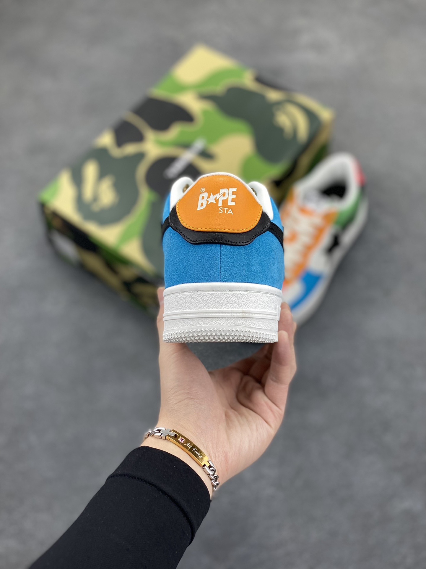图片[4]-福利特价 独家私模 原鞋开发 正确色卡 欢迎对比 潮流教父nigo品牌 明星同款 Bape Sta 莫兰迪配色 经典百搭休闲运动板鞋 经典猿人头设计 纯正版型 海玻璃鞋垫 内置全掌气垫 全套顶级包装 包含猿人logo定制防尘袋 猿人logo卡片 抗压收纳抽屉式鞋盒 官方同步正码 货号：1H20191048 尺码：36 36.5 37.5 38 38.5 39 40 40.5 41 42 42.5 43 44 44.5 45-选品中心
