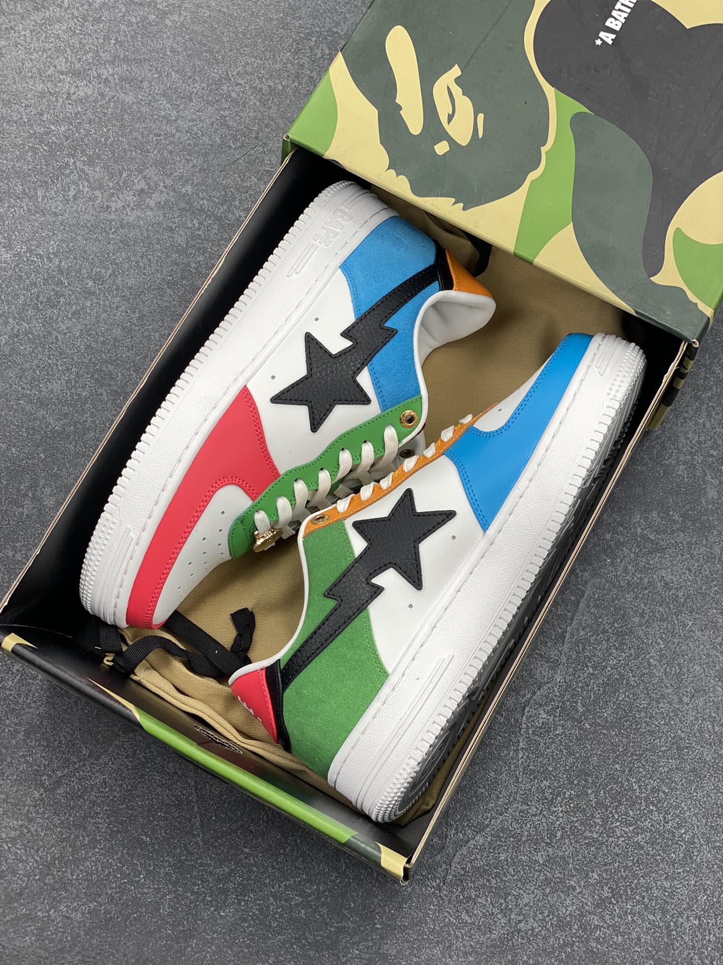 图片[9]-福利特价 独家私模 原鞋开发 正确色卡 欢迎对比 潮流教父nigo品牌 明星同款 Bape Sta 莫兰迪配色 经典百搭休闲运动板鞋 经典猿人头设计 纯正版型 海玻璃鞋垫 内置全掌气垫 全套顶级包装 包含猿人logo定制防尘袋 猿人logo卡片 抗压收纳抽屉式鞋盒 官方同步正码 货号：1H20191048 尺码：36 36.5 37.5 38 38.5 39 40 40.5 41 42 42.5 43 44 44.5 45-选品中心