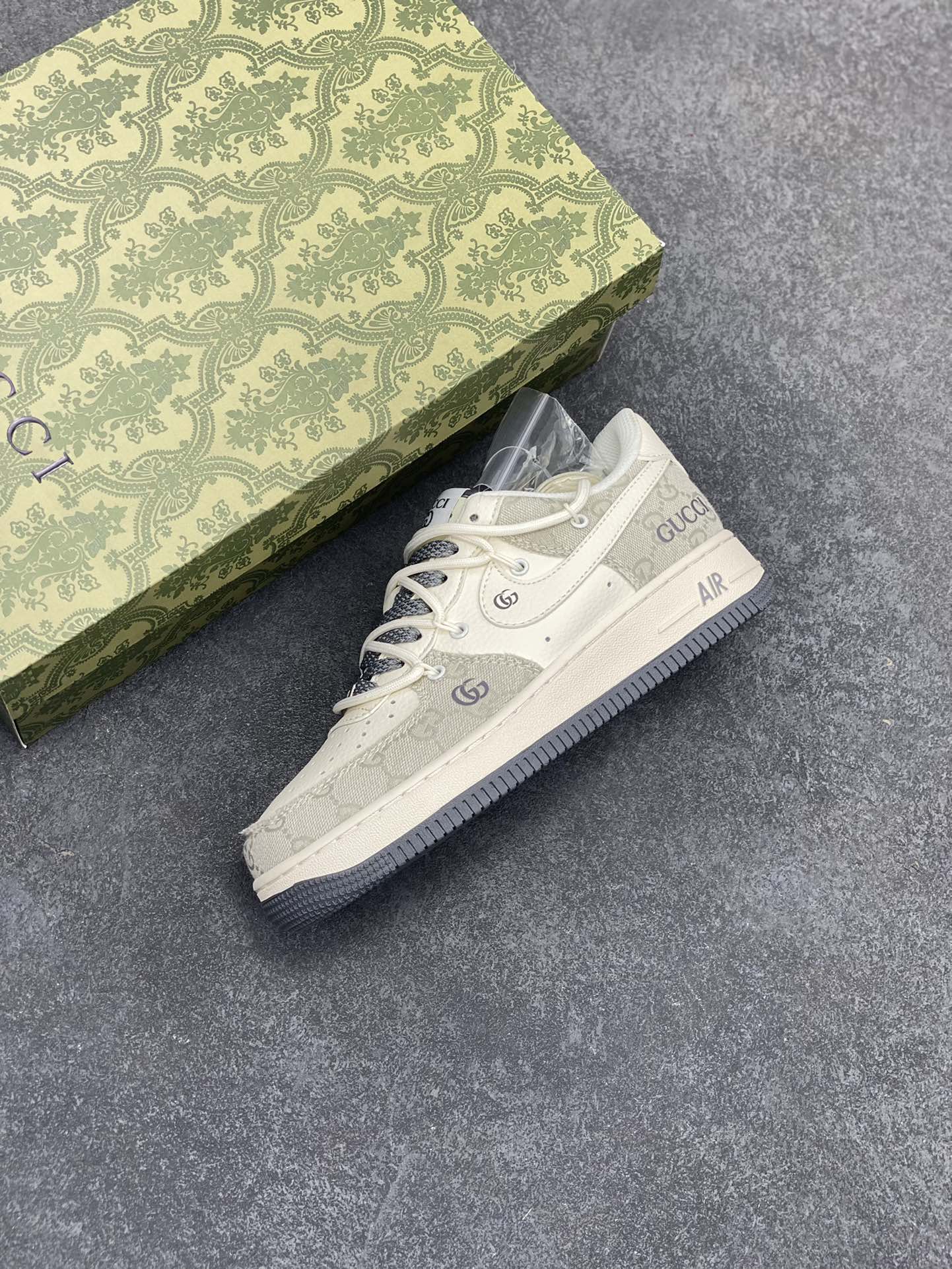 图片[7]-NIke Air Force 1 \’07 Low “古驰联名——烟灰抽绳”空军一号 低帮 运动鞋 休闲鞋 折边针车 工艺难度大 原楦头原纸板 原装鞋盒 定制五金配件 内置全掌气垫 原厂鞋底 货号：SJ1198-105 尺码：36 36.5 37.5 38 38.5 39 40 40.5 41 42 42.5 43 44 44.5 45-选品中心