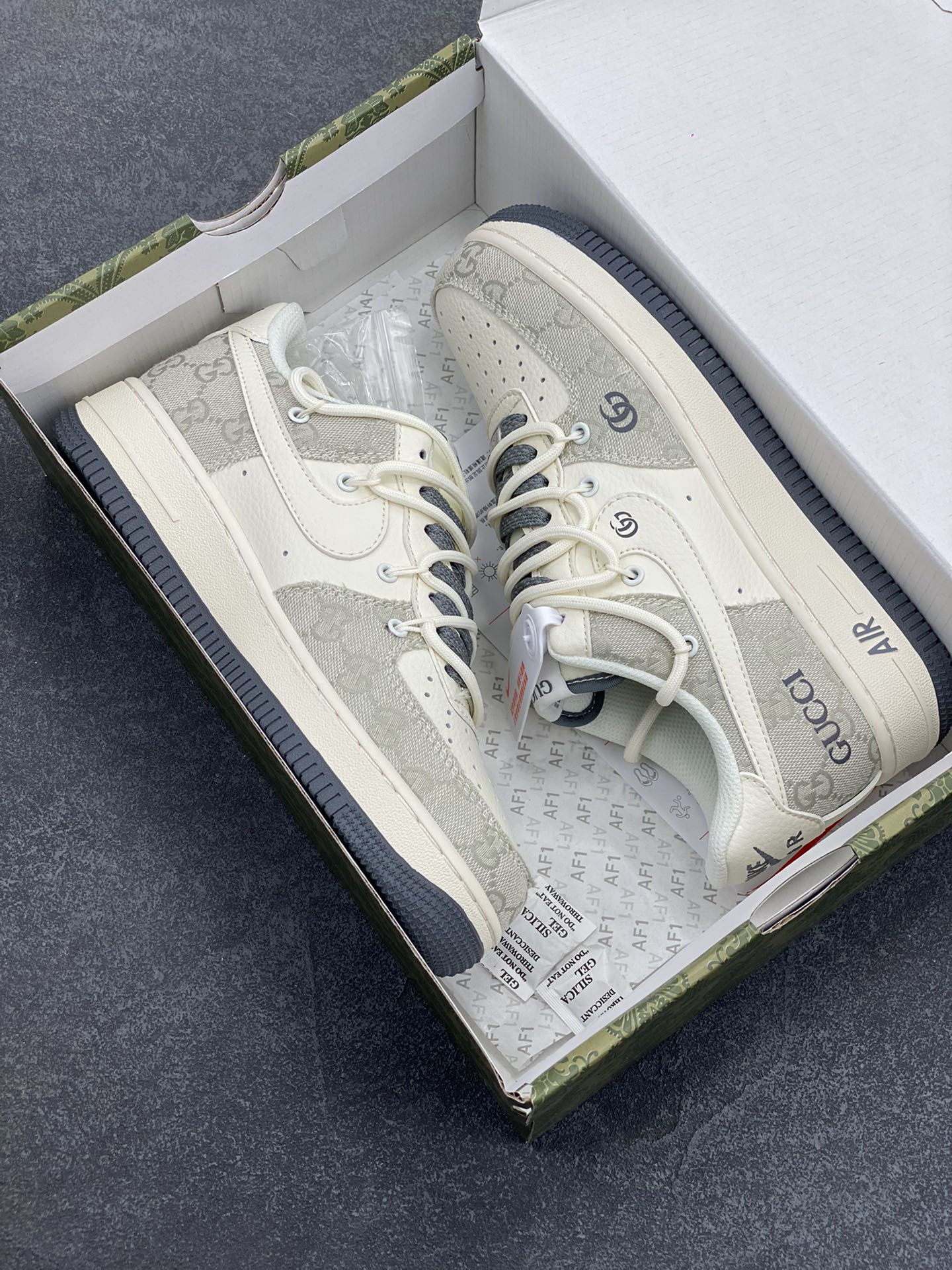 图片[9]-NIke Air Force 1 \’07 Low “古驰联名——烟灰抽绳”空军一号 低帮 运动鞋 休闲鞋 折边针车 工艺难度大 原楦头原纸板 原装鞋盒 定制五金配件 内置全掌气垫 原厂鞋底 货号：SJ1198-105 尺码：36 36.5 37.5 38 38.5 39 40 40.5 41 42 42.5 43 44 44.5 45-选品中心