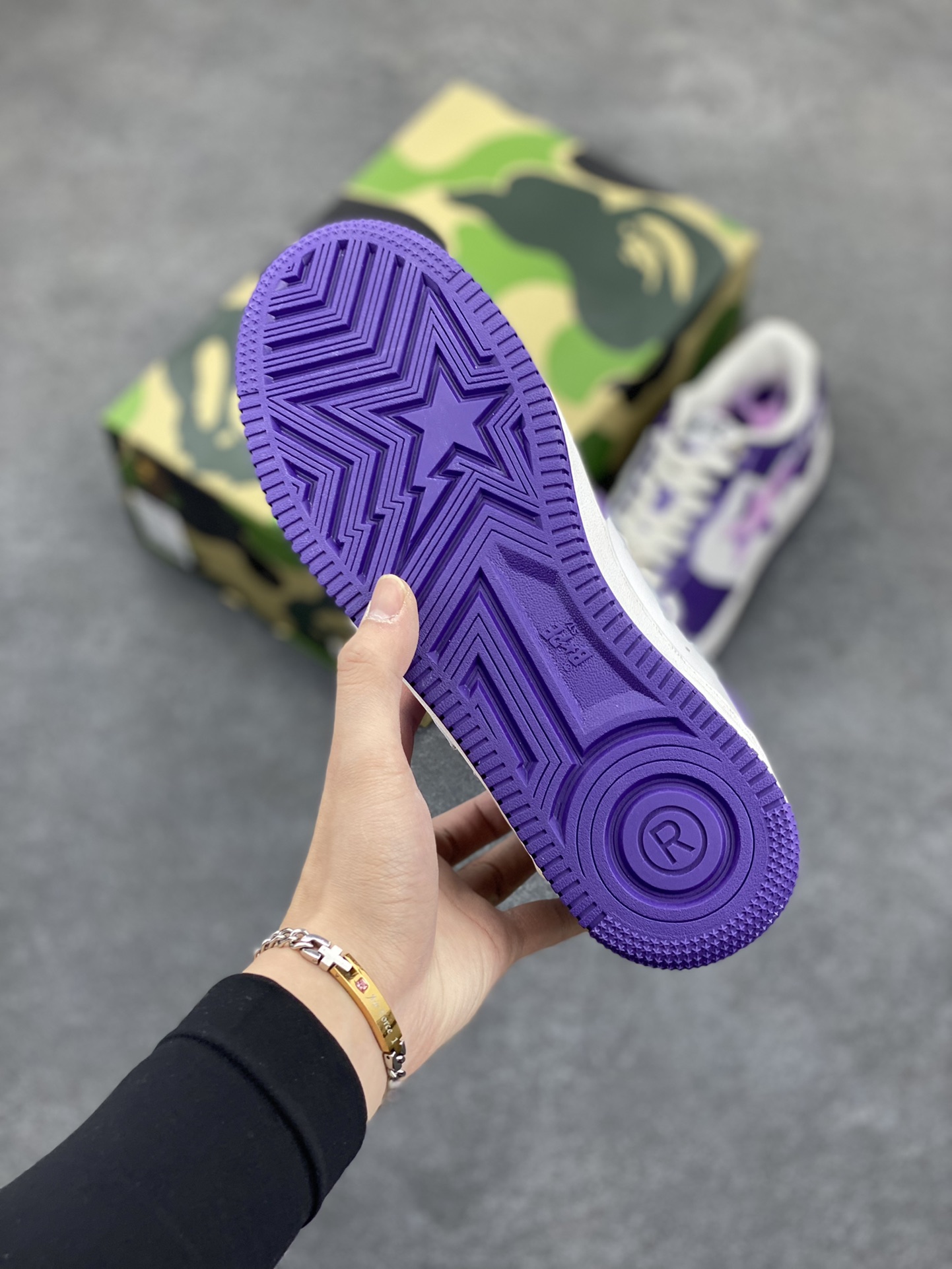 图片[5]-福利特价 独家私模 原鞋开发 正确色卡 欢迎对比 潮流教父nigo品牌 明星同款 Bape Sta 莫兰迪配色 经典百搭休闲运动板鞋 经典猿人头设计 纯正版型 海玻璃鞋垫 内置全掌气垫 全套顶级包装 包含猿人logo定制防尘袋 猿人logo卡片 抗压收纳抽屉式鞋盒 官方同步正码 货号：1I22191001 尺码：36 36.5 37.5 38 38.5 39 40 40.5 41 42 42.5 43 44 44.5 45-选品中心