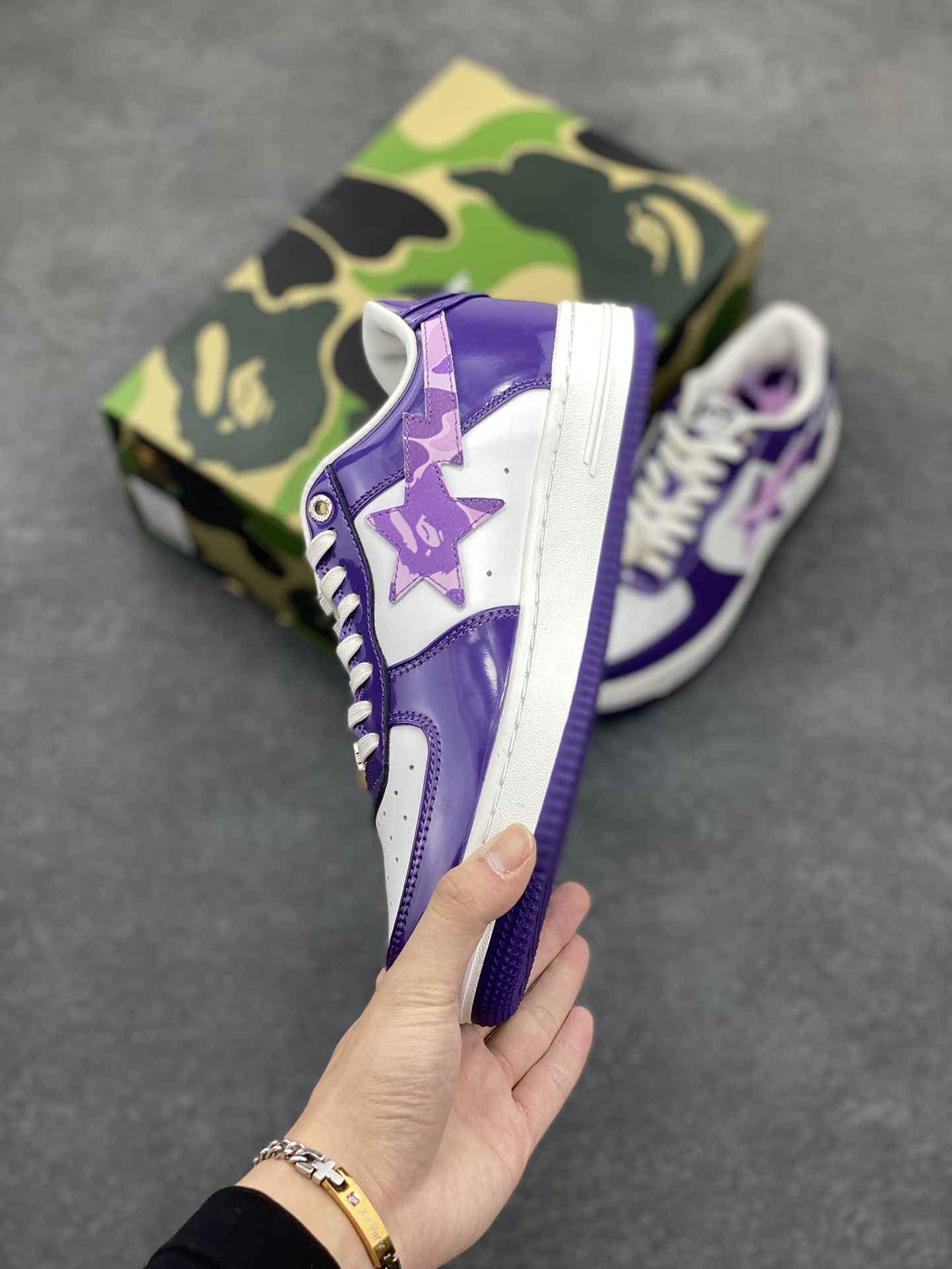 图片[3]-福利特价 独家私模 原鞋开发 正确色卡 欢迎对比 潮流教父nigo品牌 明星同款 Bape Sta 莫兰迪配色 经典百搭休闲运动板鞋 经典猿人头设计 纯正版型 海玻璃鞋垫 内置全掌气垫 全套顶级包装 包含猿人logo定制防尘袋 猿人logo卡片 抗压收纳抽屉式鞋盒 官方同步正码 货号：1I22191001 尺码：36 36.5 37.5 38 38.5 39 40 40.5 41 42 42.5 43 44 44.5 45-选品中心