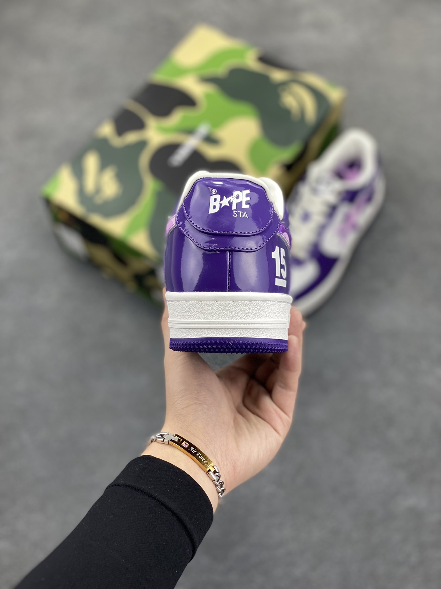 图片[4]-福利特价 独家私模 原鞋开发 正确色卡 欢迎对比 潮流教父nigo品牌 明星同款 Bape Sta 莫兰迪配色 经典百搭休闲运动板鞋 经典猿人头设计 纯正版型 海玻璃鞋垫 内置全掌气垫 全套顶级包装 包含猿人logo定制防尘袋 猿人logo卡片 抗压收纳抽屉式鞋盒 官方同步正码 货号：1I22191001 尺码：36 36.5 37.5 38 38.5 39 40 40.5 41 42 42.5 43 44 44.5 45-选品中心