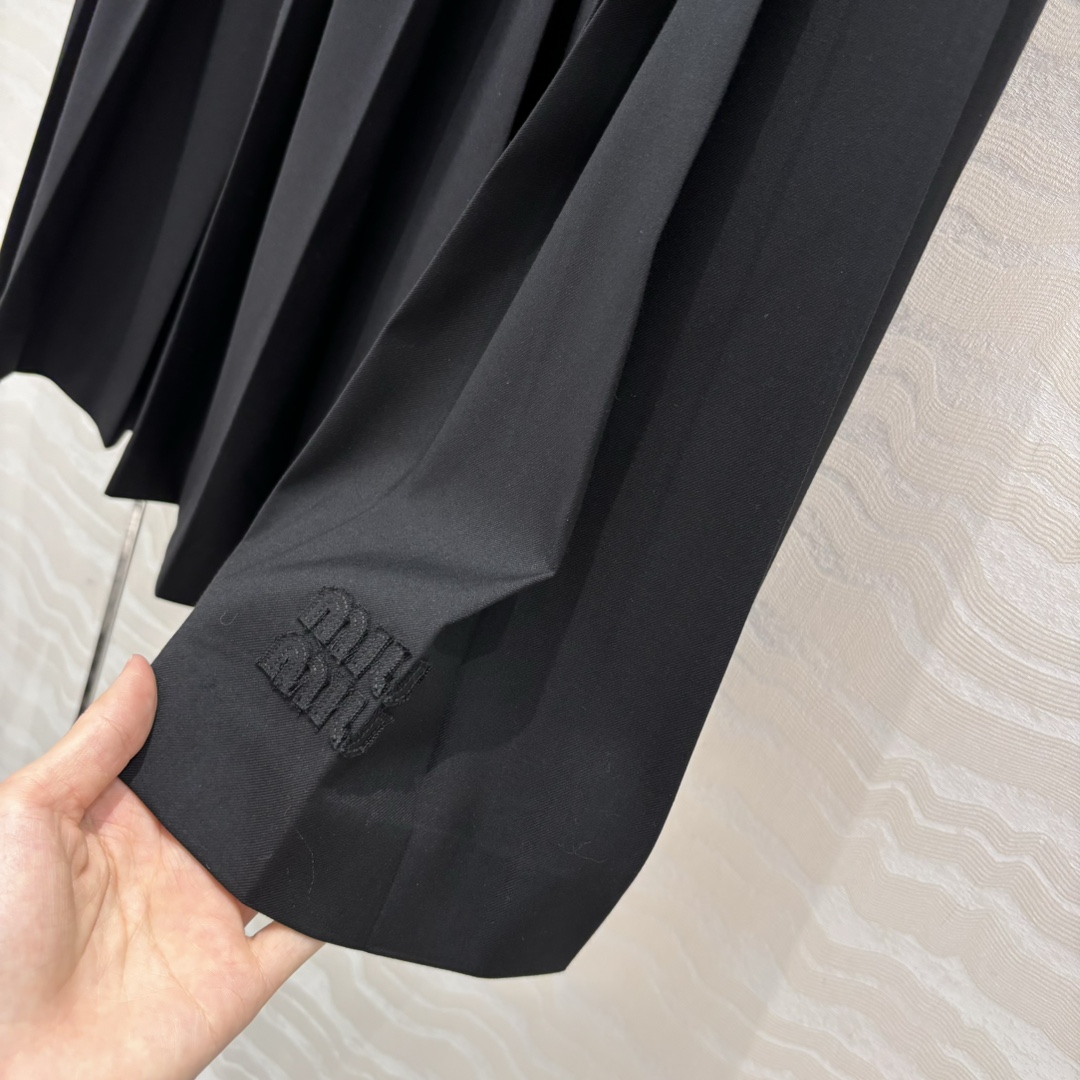 独家首发💕原单品质miu系穿搭！学院风少女压褶长半裙！进口斜纹精纺面料质感超赞！复古学院风文艺少女必入单