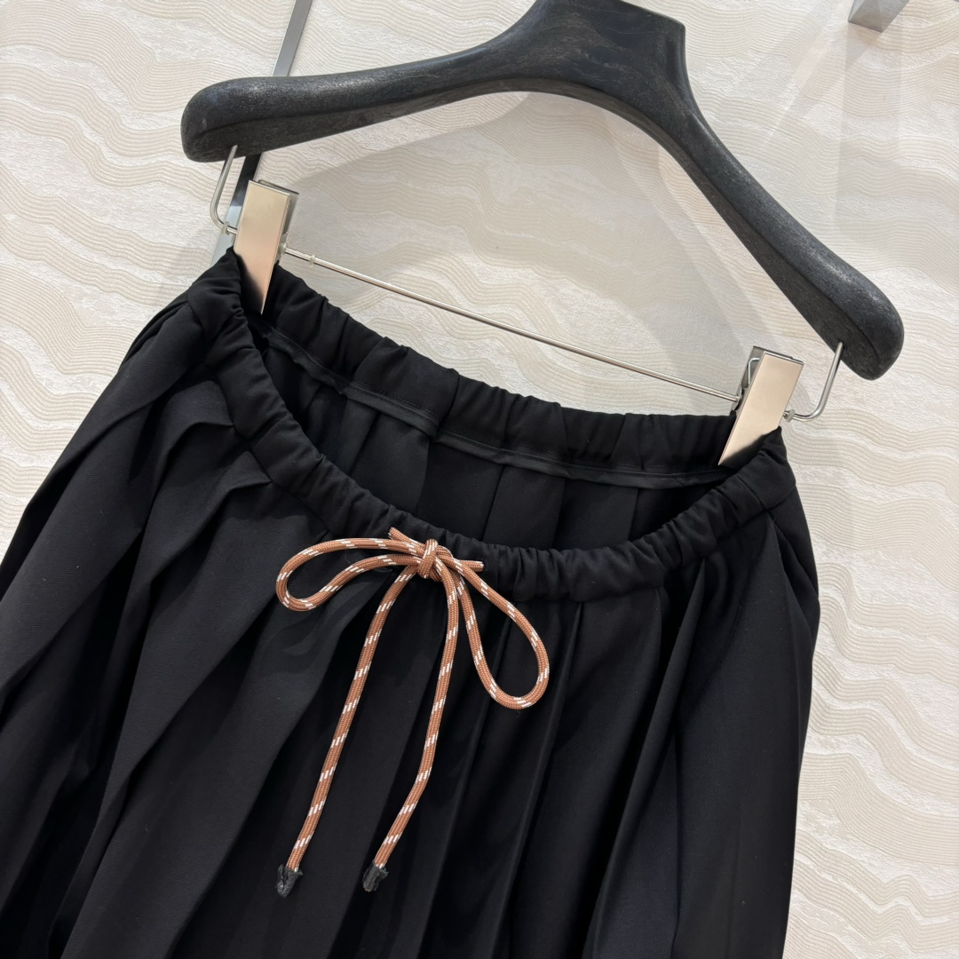 独家首发💕原单品质miu系穿搭！学院风少女压褶长半裙！进口斜纹精纺面料质感超赞！复古学院风文艺少女必入单