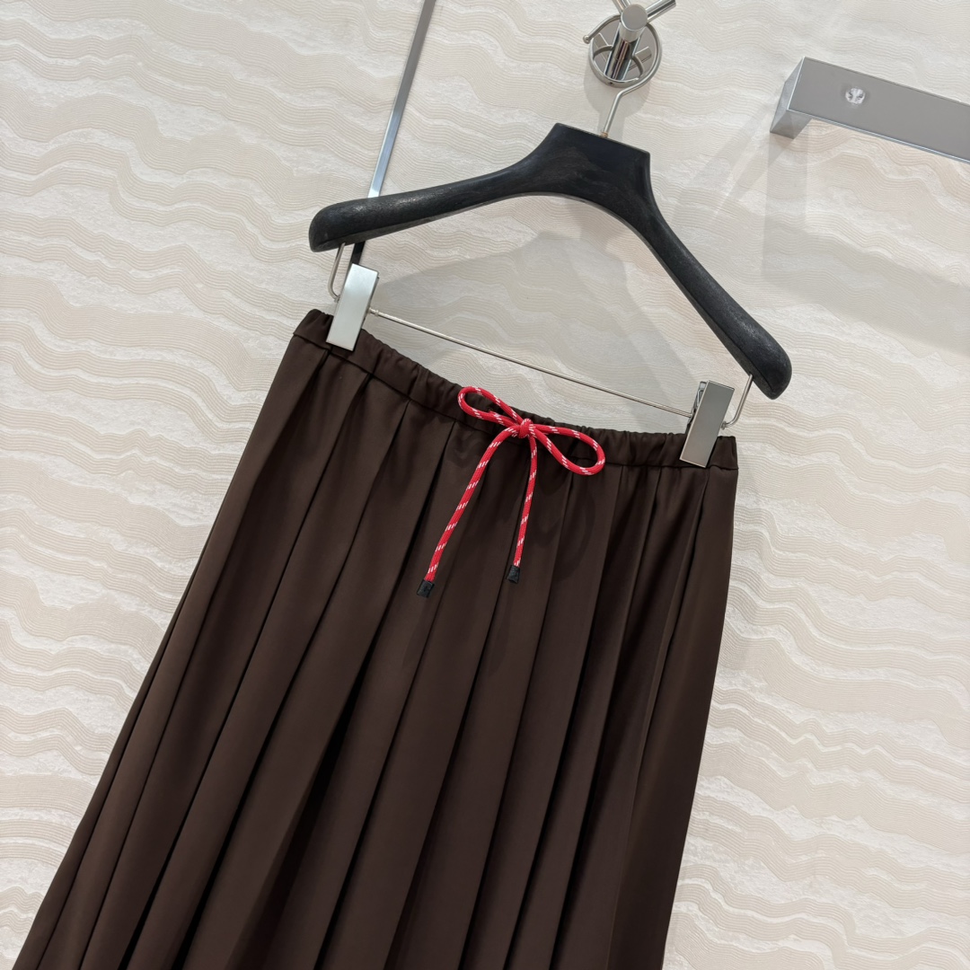 独家首发💕原单品质miu系穿搭！学院风少女压褶长半裙！进口斜纹精纺面料质感超赞！复古学院风文艺少女必入单
