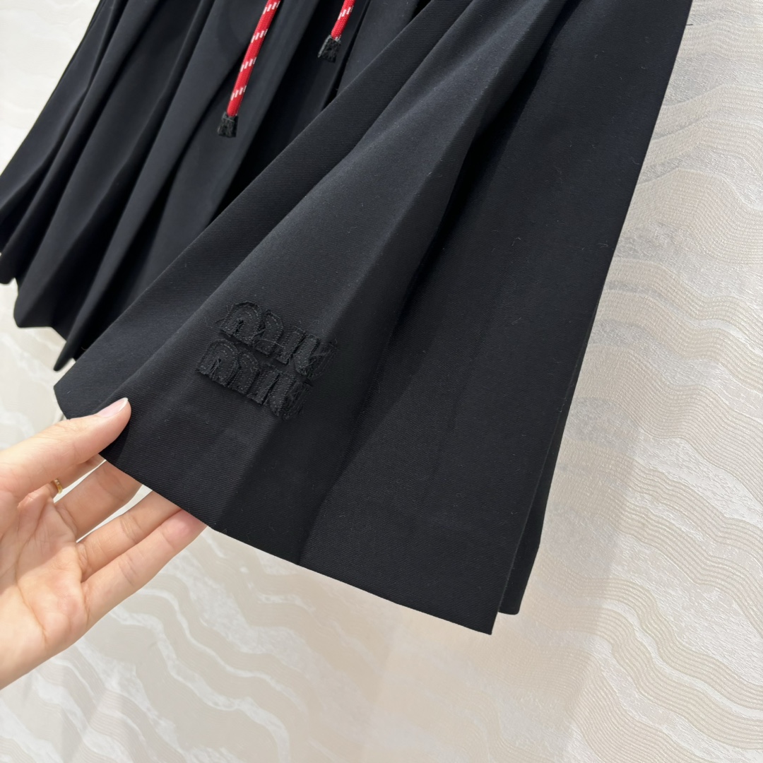 独家首发💕原单品质miu系穿搭！学院风少女压褶短半裙！进口斜纹精纺面料质感超赞！复古学院风文艺少女必入单