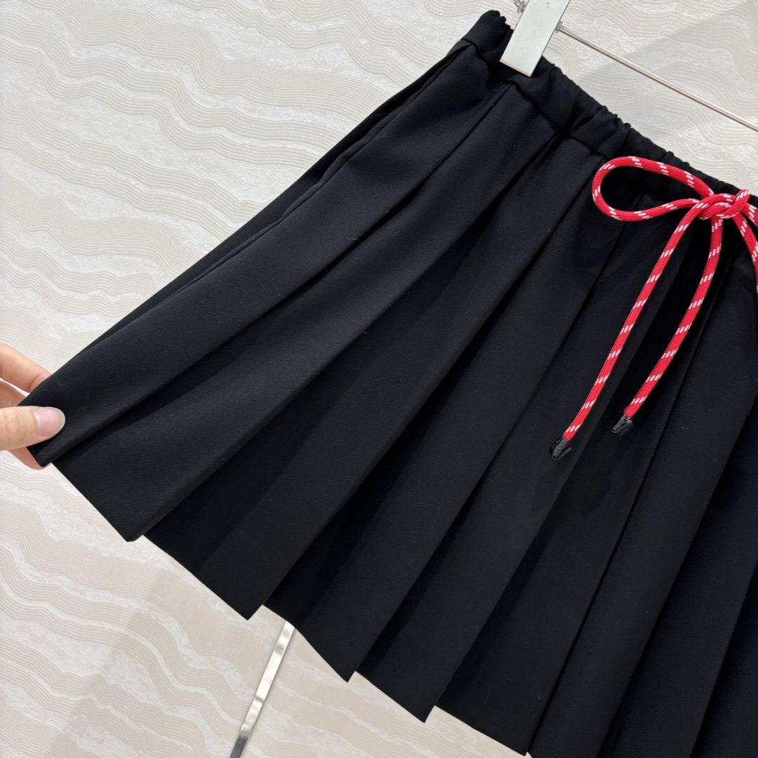 独家首发💕原单品质miu系穿搭！学院风少女压褶短半裙！进口斜纹精纺面料质感超赞！复古学院风文艺少女必入单