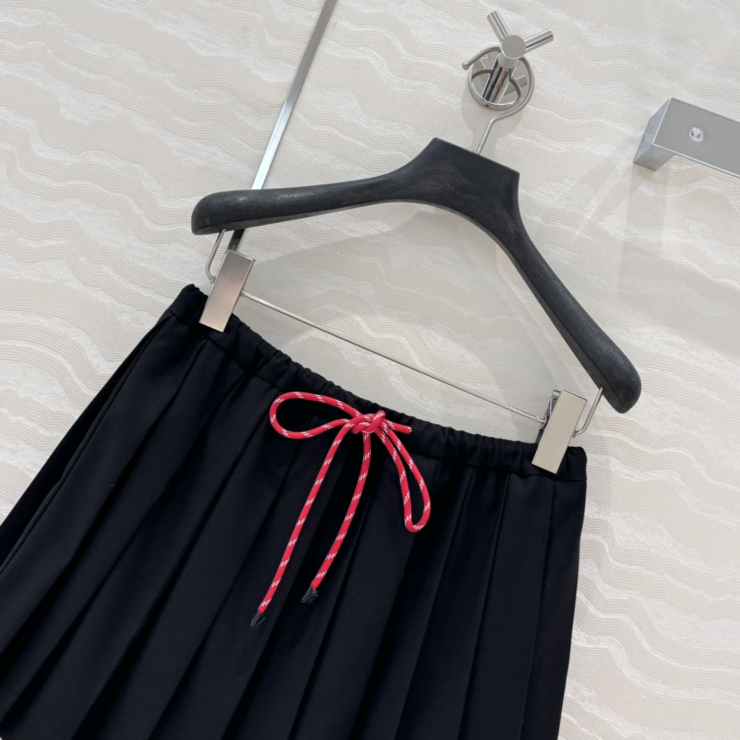 独家首发💕原单品质miu系穿搭！学院风少女压褶短半裙！进口斜纹精纺面料质感超赞！复古学院风文艺少女必入单