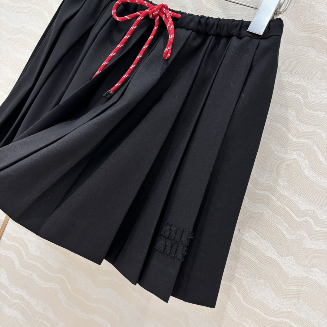 独家首发💕原单品质miu系穿搭！学院风少女压褶短半裙！进口斜纹精纺面料质感超赞！复古学院风文艺少女必入单