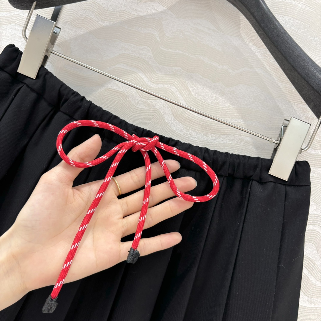 独家首发💕原单品质miu系穿搭！学院风少女压褶短半裙！进口斜纹精纺面料质感超赞！复古学院风文艺少女必入单